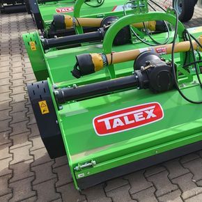 Zielona kosiarka mulczująca bijakowa TALEX typ ECO 180 na placu w firmie Korbanek Sp. z o.o.