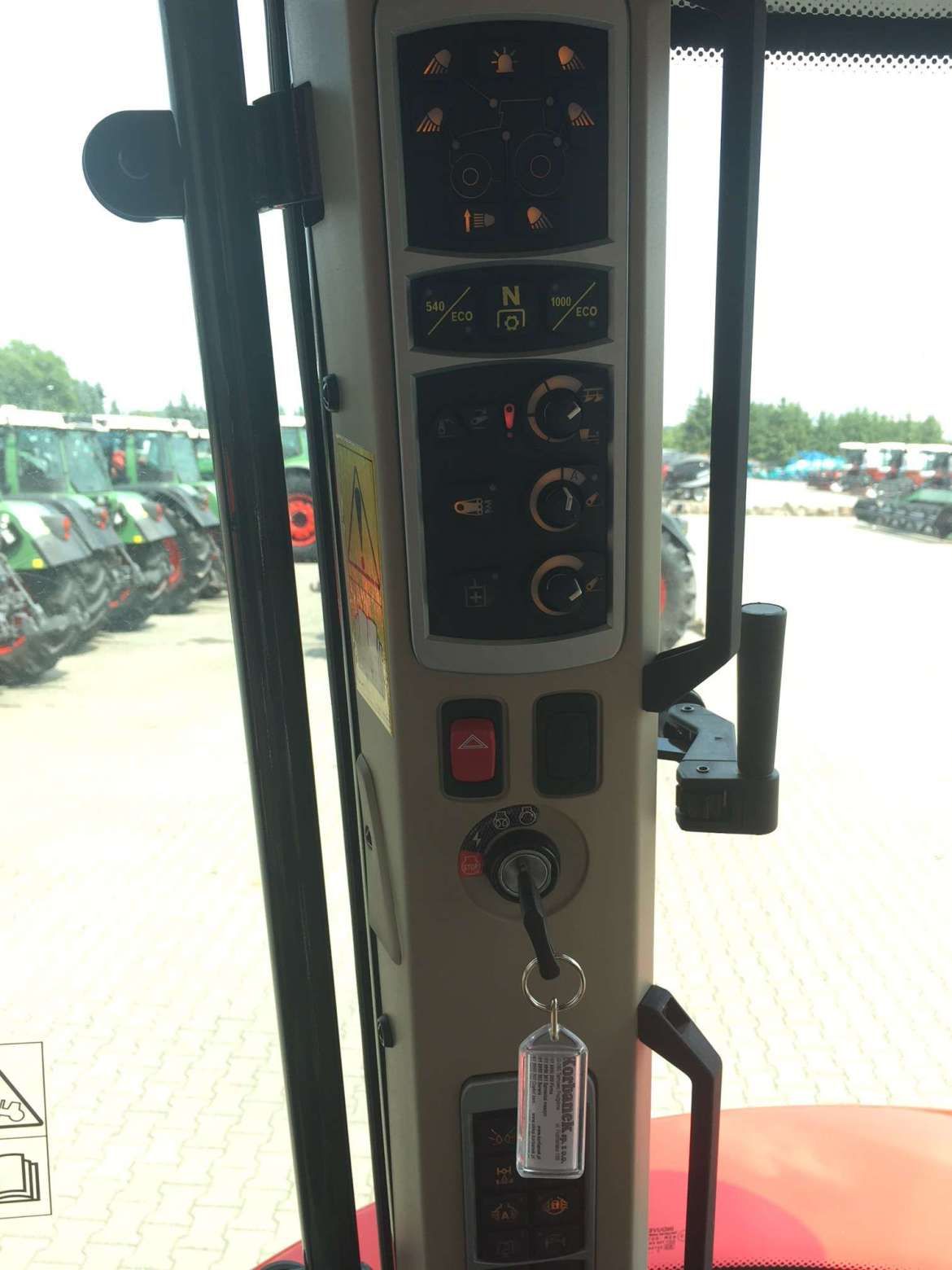Massey Ferguson 7714 dźwignie sterowania ciągnikiem rolniczym