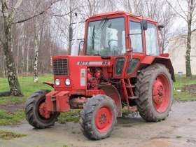 Czerwony używany traktor Białuruś MTZ 82 