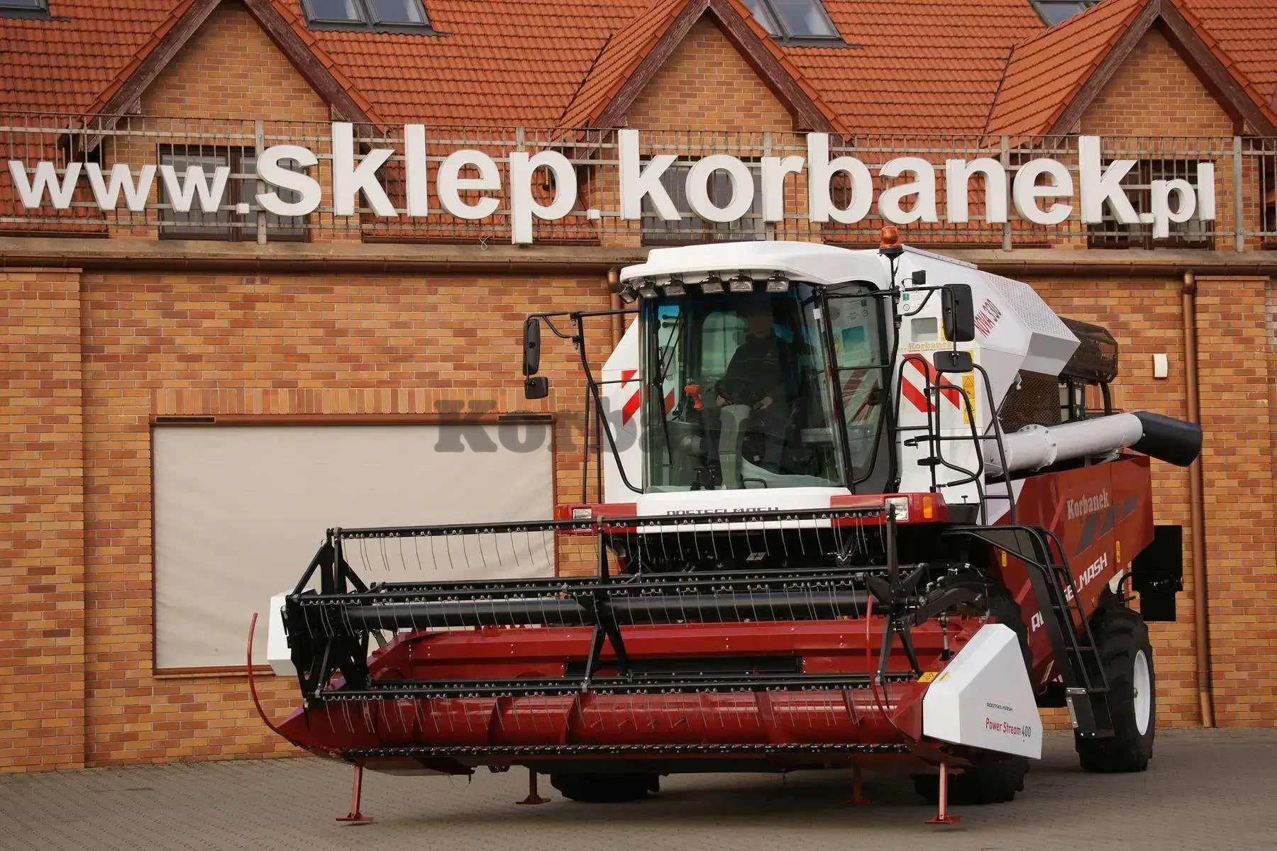 Kombajn zbożowy Rostselmash Nova 330