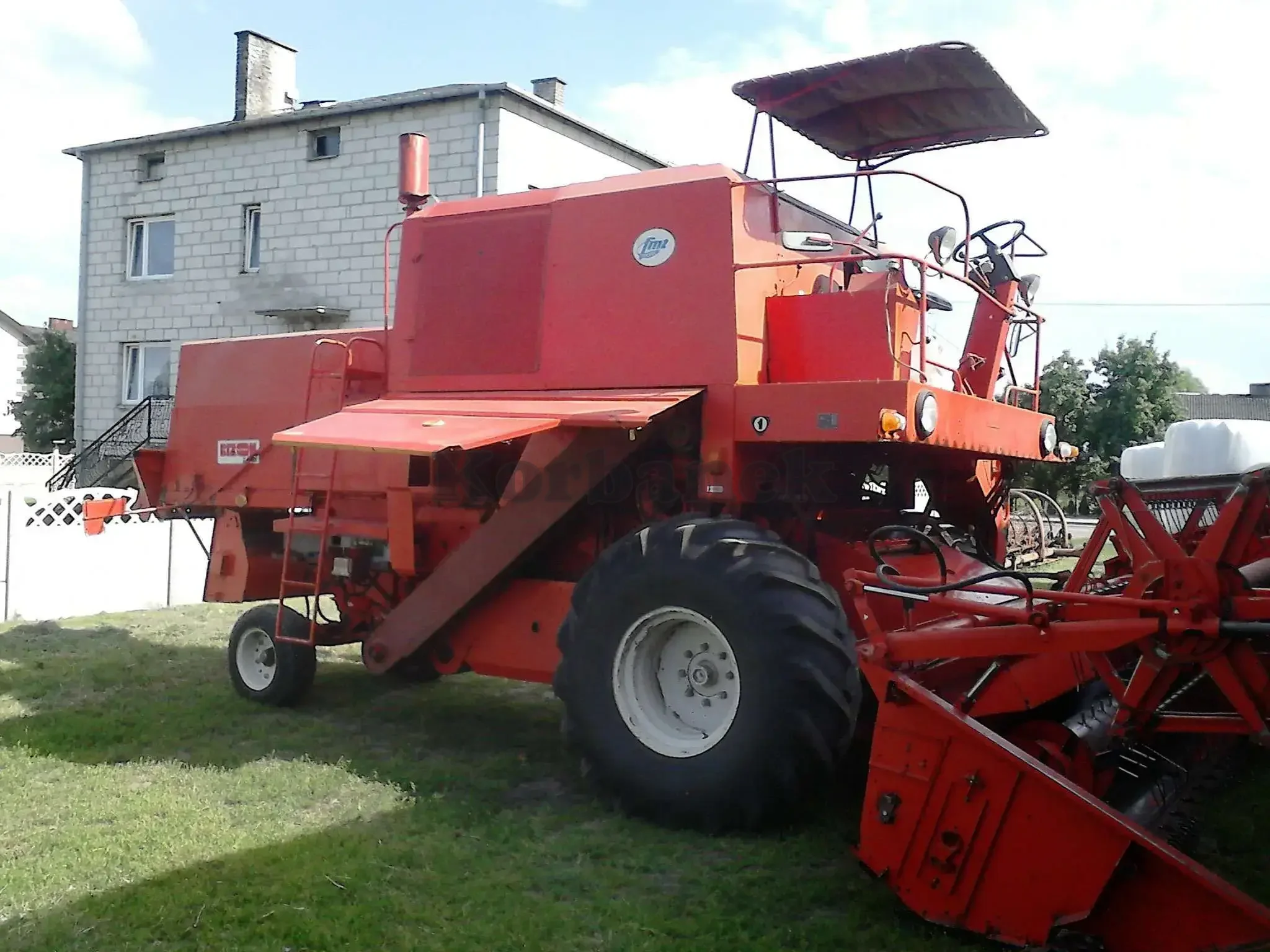 Kombajn zbożowy Bizon Super Z056 z sieczkarn, gara