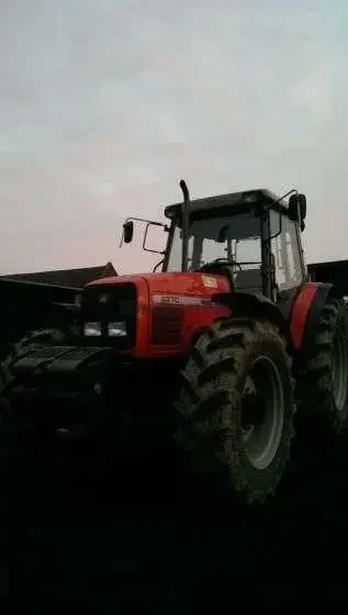 Ciągnik rolniczy Massey Ferguson 4270 2004 r
