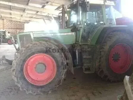 Ciagnik FENDT 822 Z ŁADOWACZEM CZOŁOWYM