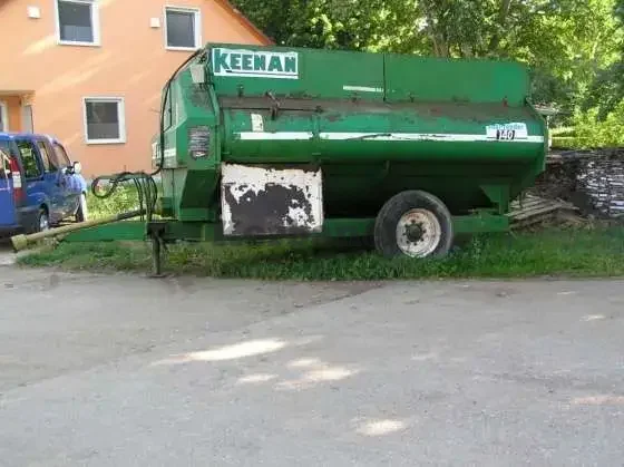 Wóz paszowy Keenan EF 140 rok produkcji 1995