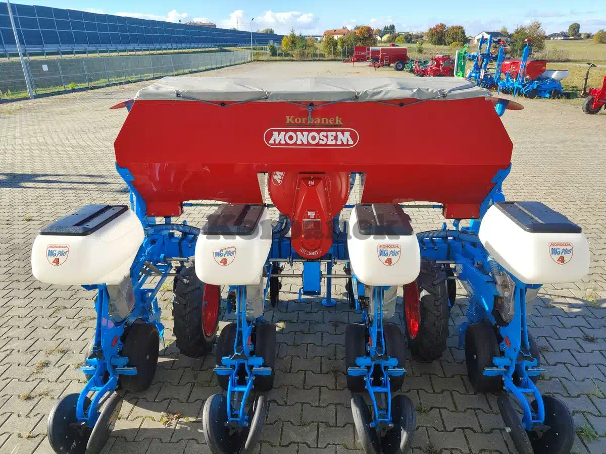 Siewnik punktowy MONOSEM NG PLUS 4, 4-rz. z podsiewaczem 740 l talerzowy