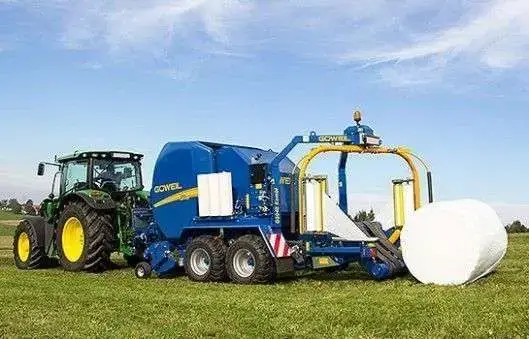 Prasoowijarka Goweil stałokomorowa podczas wyrzutu balota Prasoowijarka Goweil G1F125 G5040 stałokomorowa oferta korbanek.pl