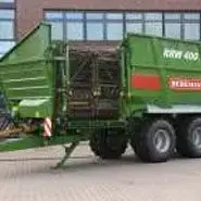 Na zdjęciu stoi specjalistyczna przyczepa przeładunkowo transportowa do buraków cukrowych marki Bergmann typ RRW