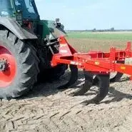 Głębosz producenta Expom Krośniewice model PEGAZ maszyna zawieszana z wałem rurowym