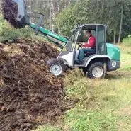 Ładowarki Kramer na polu przy załadunku obornika