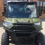 Polaris Ranger Diesel kohlera silnik 1000 pasy bezpieczeństwa pojazd na trzy osoby pasy bezpieczeństwa klasyczna kierownica przedni zderzak metalowy paka załadunkowa inaczej przestrzeń załadunkowa napęd 2x4 4x4 felgi stalowe korbanek.pl klatka bezpieczeństwa
