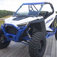 Dynamix RZR XP 1000 quad kolor niebiesko biały zderzak przód metalowy osłony progów kolor czerwony pół szyba felgi aluminiowe  pasy bezpieczeństwa 
