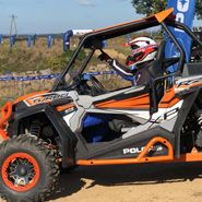 RZR Turbo Polaris napęd quad 2x4 4x4 atv felgi aluminiowe klatka ochronna pasy bezpieczeństwa kolor pomarańczowy wspomaganie kierownicy EPS 168 KM światła ledowe przód zawieszenie Walker Ewans 