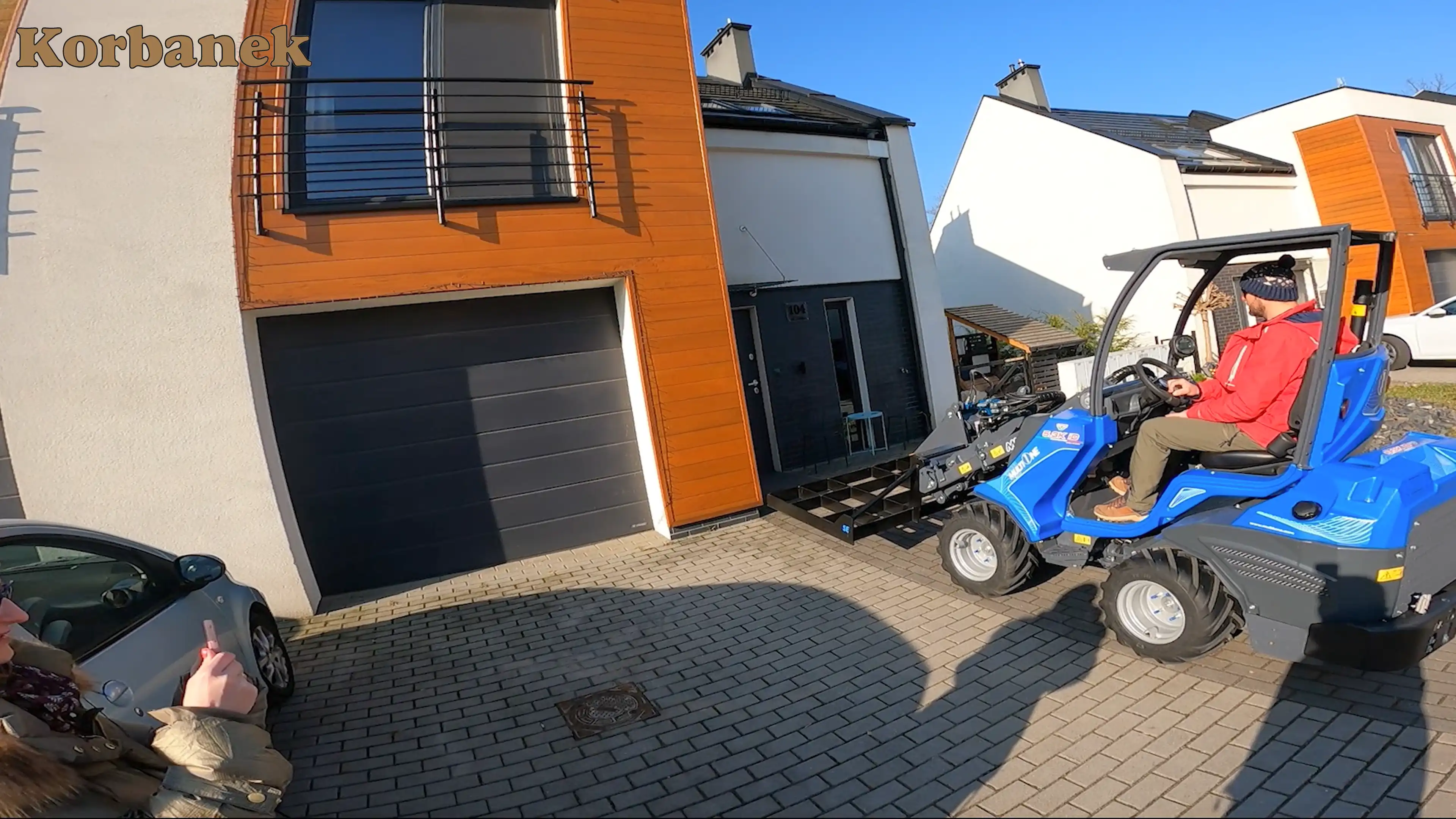 MultiOne to maszyna która na siebie zarabia, można ją wykonywać szereg prac usługowych