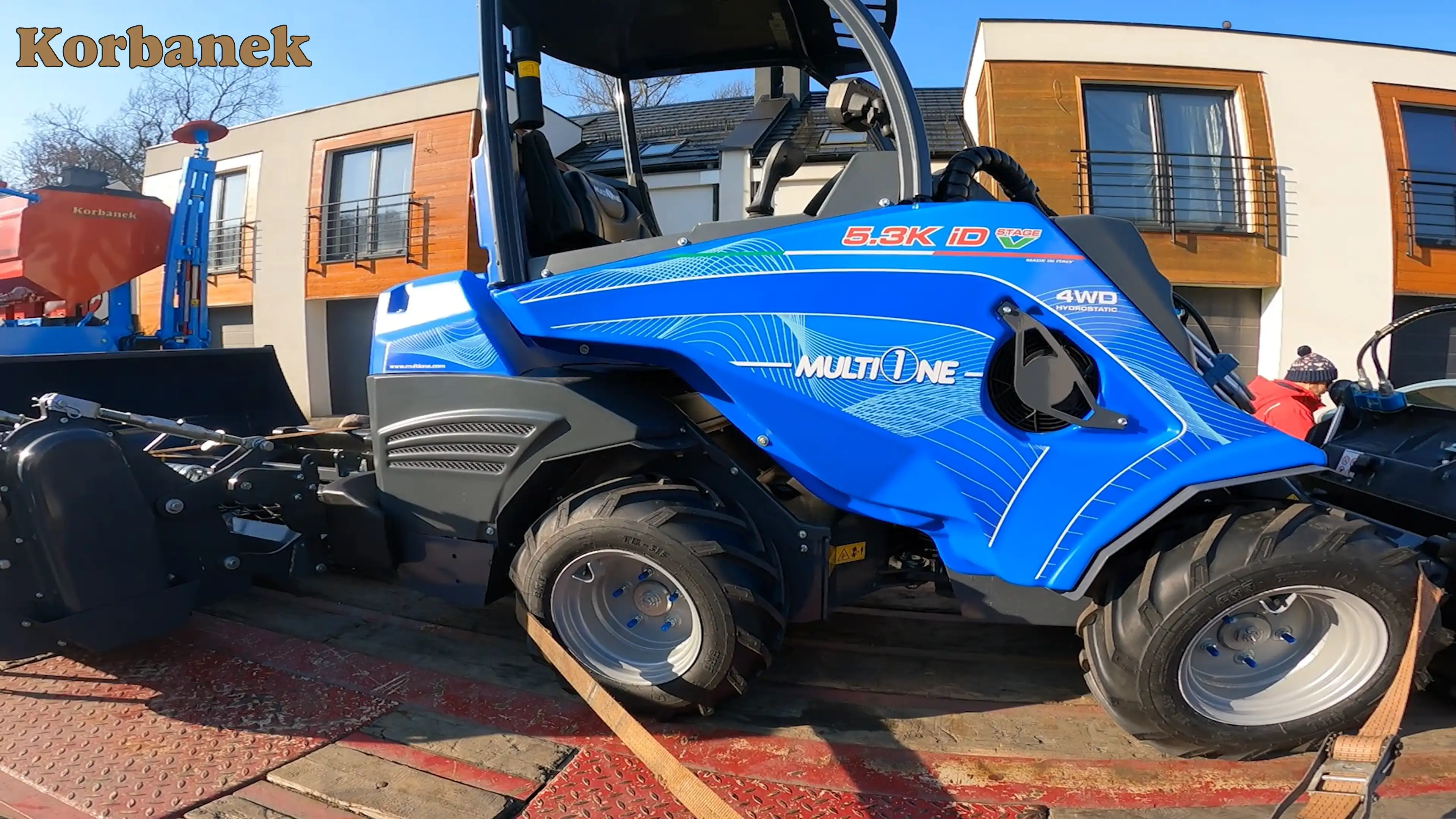 Dzięki 10 różnym seriom, 19 konfiguracjom i ponad 180 różnym osprzętom maszyna sprawdzi się w: rolnictwie, pracach związanych z kształtowaniem krajobrazu, gospodarce komunalnej, przy utrzymaniu nieruchomości