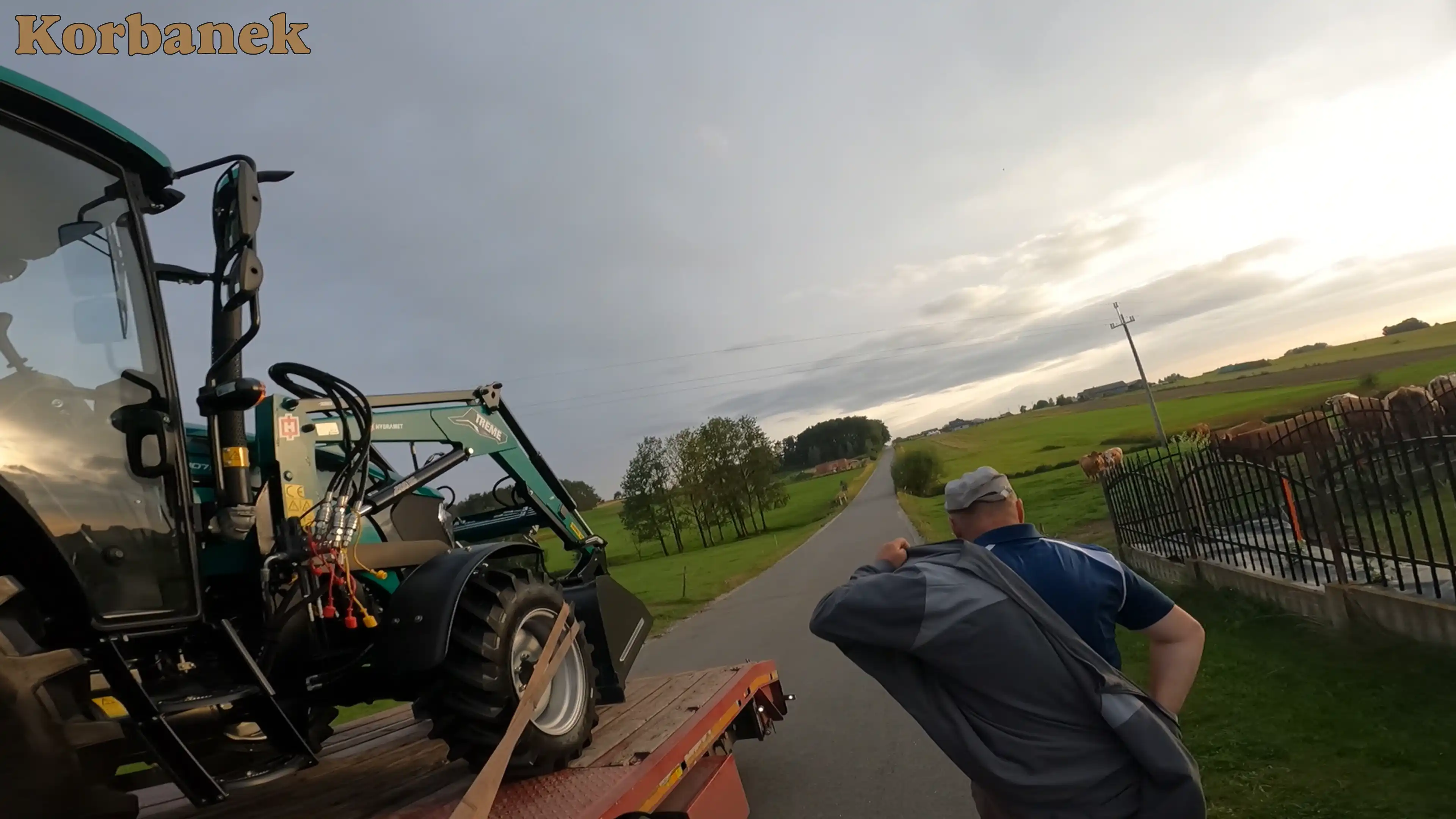 Ciągnik Aupax 3075 charakteryzuje się wszechstronnością i prostotą.