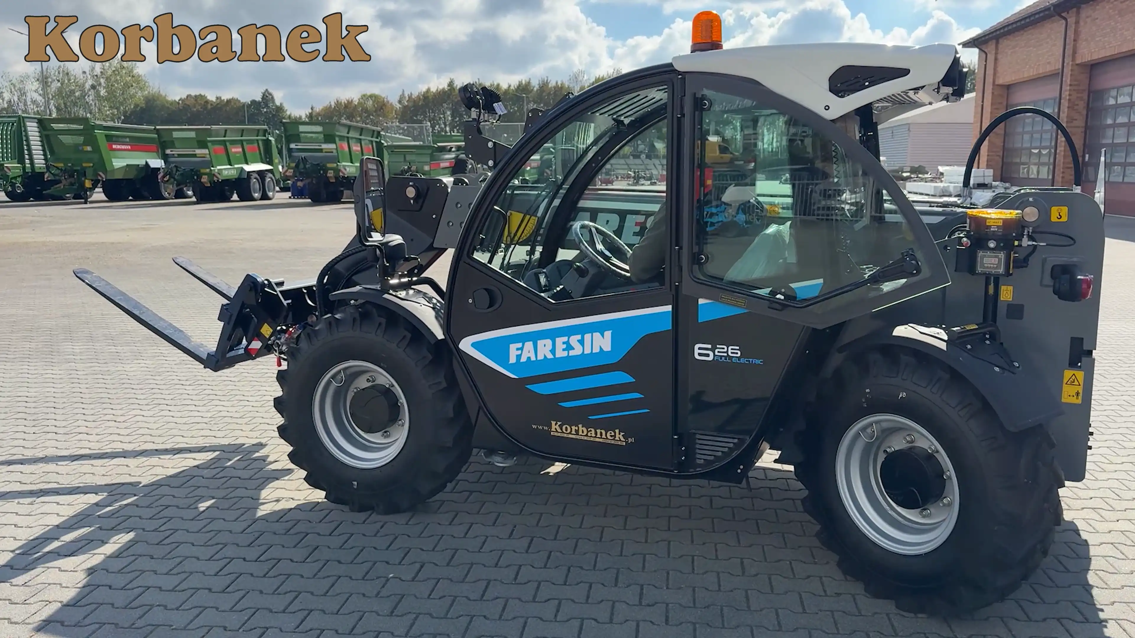 Włoski producent Faresin, od lat kojarzony z innowacyjnością i solidnością, udowadnia, że napęd elektryczny to nie tylko moda, lecz realna alternatywa dla klasycznych maszyn spalinowych