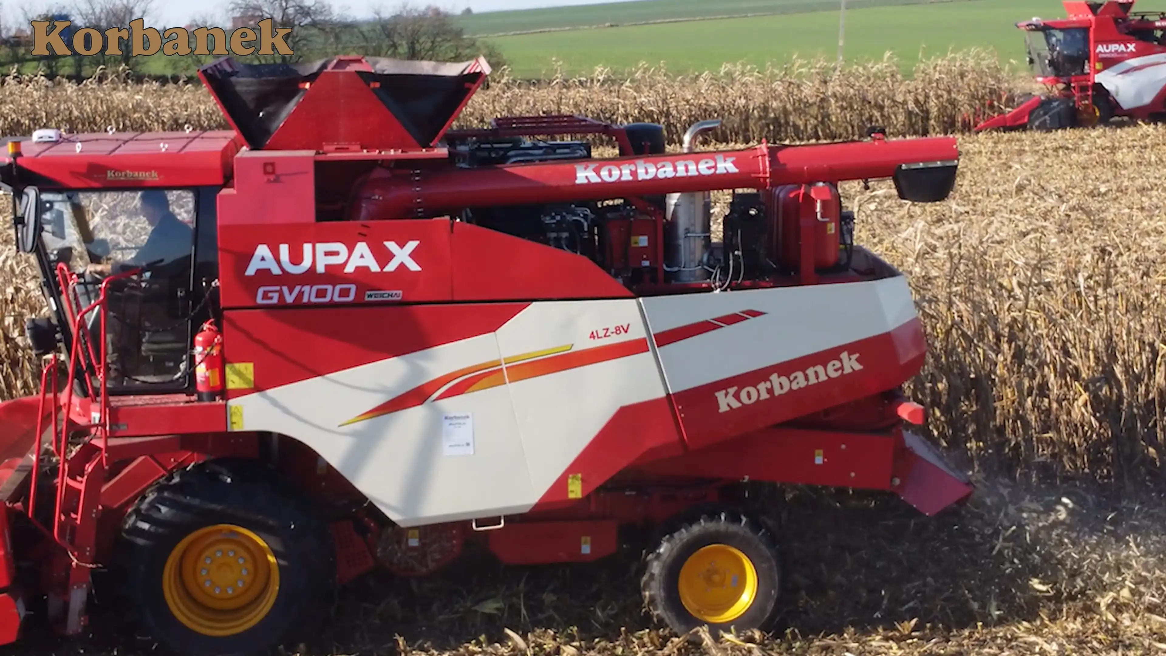 GV100 - kompaktowy kombajn zbożowy marki AUPAX to maszyna, która charakteryzuje się bardzo dobrym stosunkiem wydajności do niskich kosztów eksploatacji Kombajn Aupax GV 100 także śiwetnie radzi sobie w kukurydzy