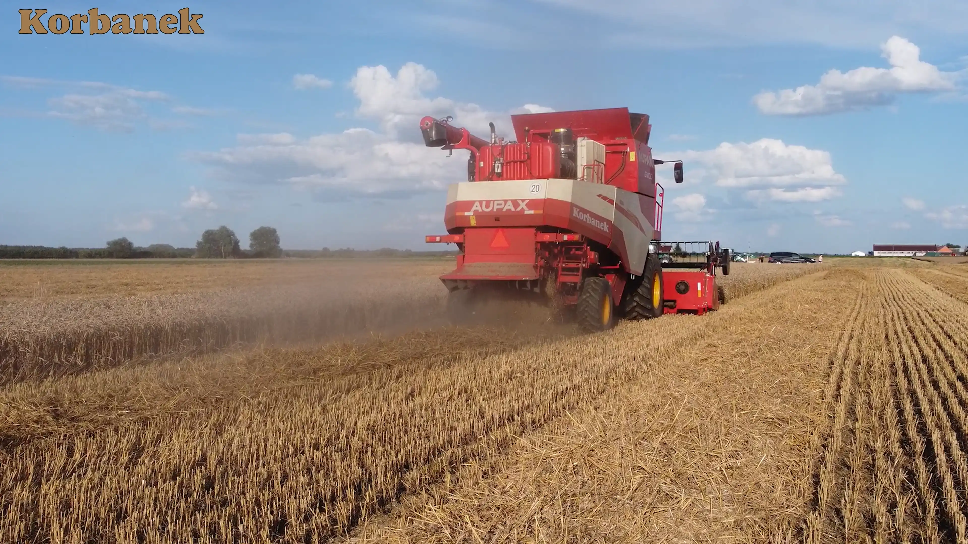 Zarówno model klawiszowy, jak i rotowrowy kombajn Aupax spisał się swietnie w polscich uprawach - oba kombajny pracowały od początku żniw do grudnia - końca żniw kukurydzianych