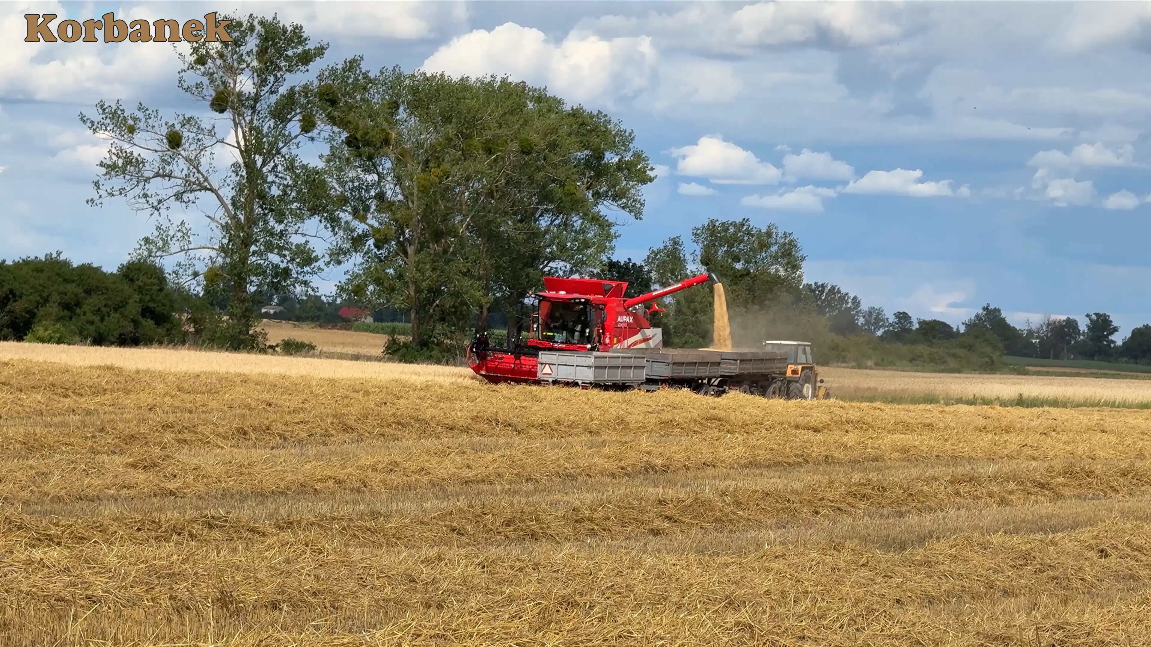 Wysokość wyładunku w kombajnie Aupax GV 100 to 4,5m Aupax GV 100 wyposażony jest w silnik Weichai o mocy 190 KM