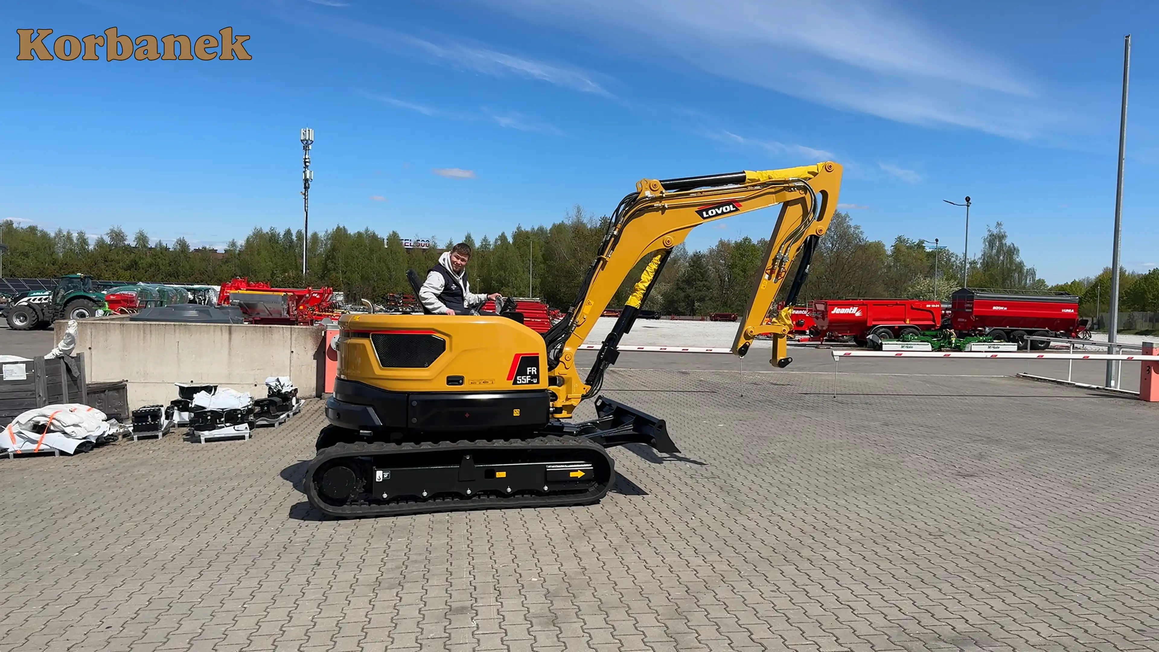 Koparka Lovol Fr55F-u zawiera komponenty takich renomowanych firm jak Yanmar, Eaton, Nachi, Nabotesco    