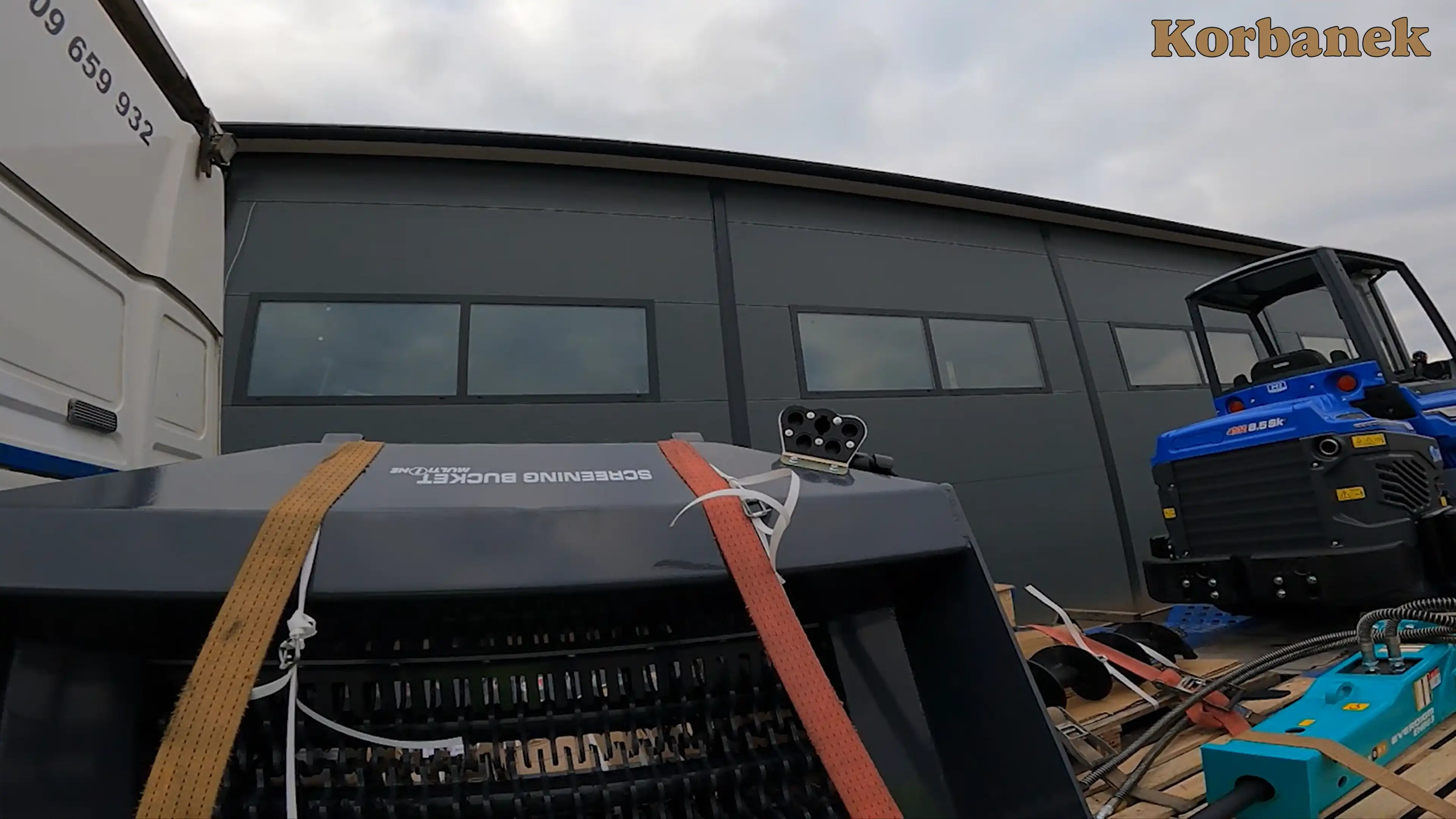 Seria 8 ma tą samą nową ramę z serii 7, ale jest wyposażona w mocniejszy silniki, które zapewniają olbrzymią przyczepność