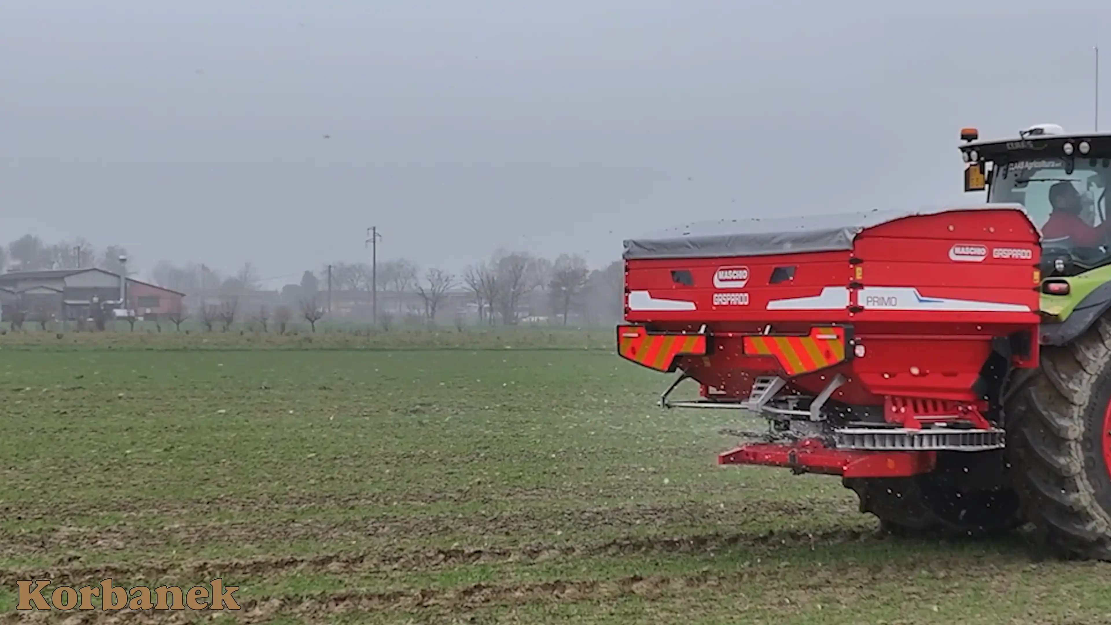 Prosta konstrukcja, wysoka jakość materiałów i dbałość o detale sprawiają, że maszyny te są niezwykle wydajne. Rozsiewacze są przeznaczone praktycznie do wszystkich gospodarstw rolnych: małych, średnich i dużych