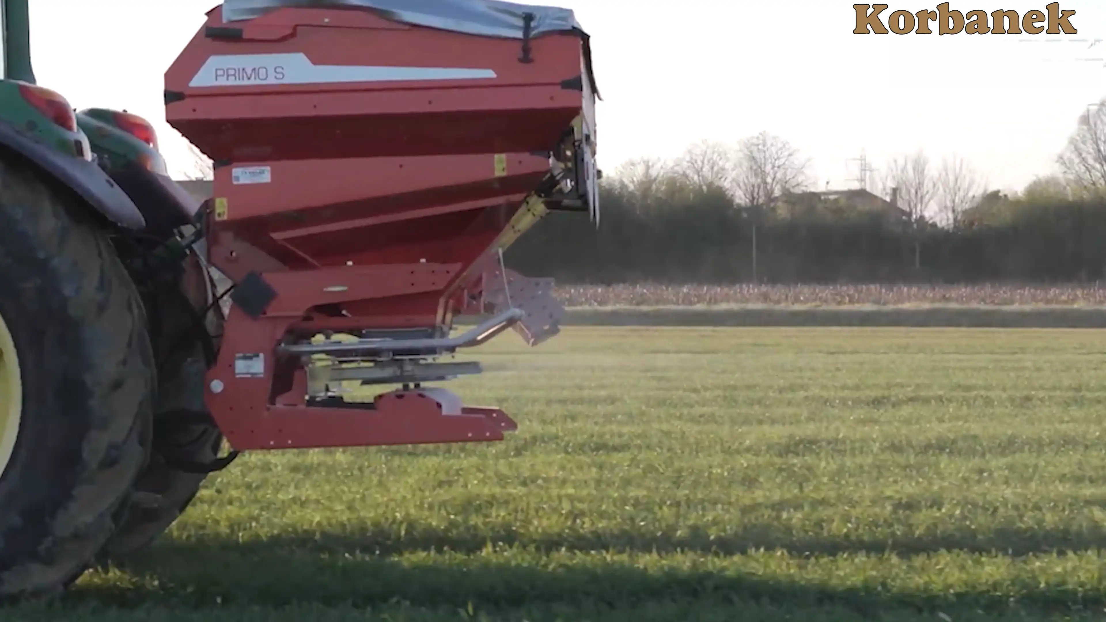 Układ dozujący (zsyp, denko, podwójna zasuwa) jest zawsze taki sam, natomiast w zależności od modelu rozsiewacza Gaspardo i poziomu jego wyposażenia, układ regulacyjny oraz jego podzespoły regulacyjne są różne i wpływają na uzyskanie łatwiejszej, bardziej zautomatyzowanej obsługi. 