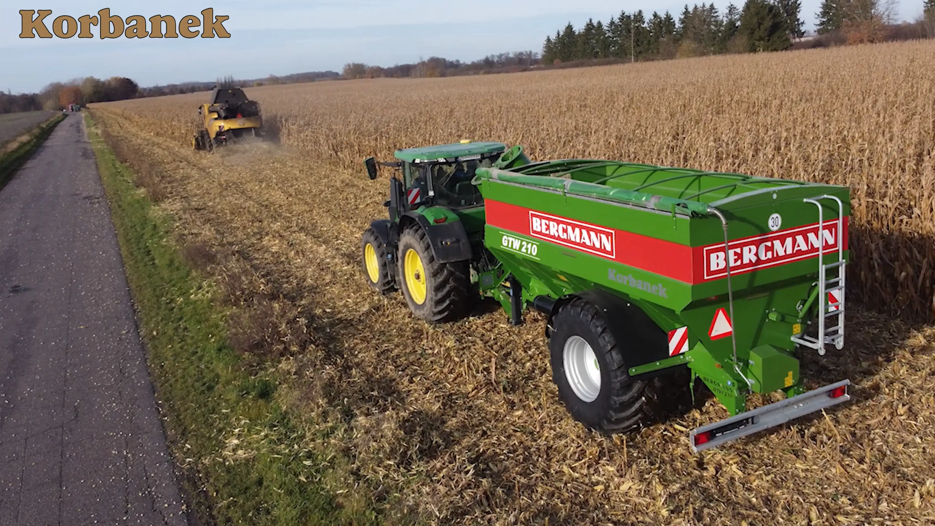 Przyczepy przeładowcze GTW Bergmann o różnej pojemności 21, 25, 33 i 43 m3, wyróżnia unikalna konstrukcja ślimaka, która powoduje równe i szybkie opróżnianie w dół zbiornika z każdej części przyczepy w równym tempie