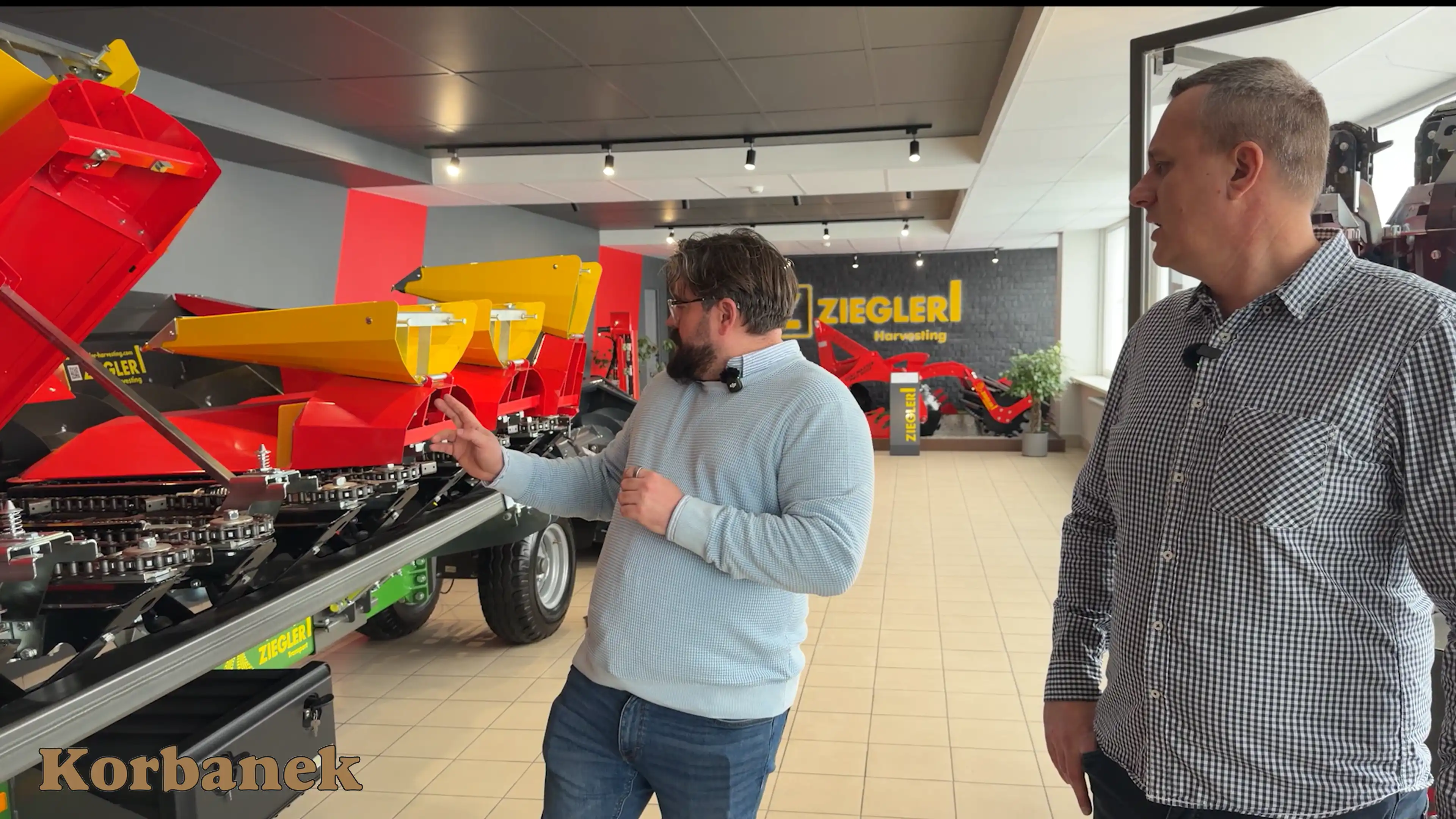 Corn Champion 8 przystawka na wózku transportowym