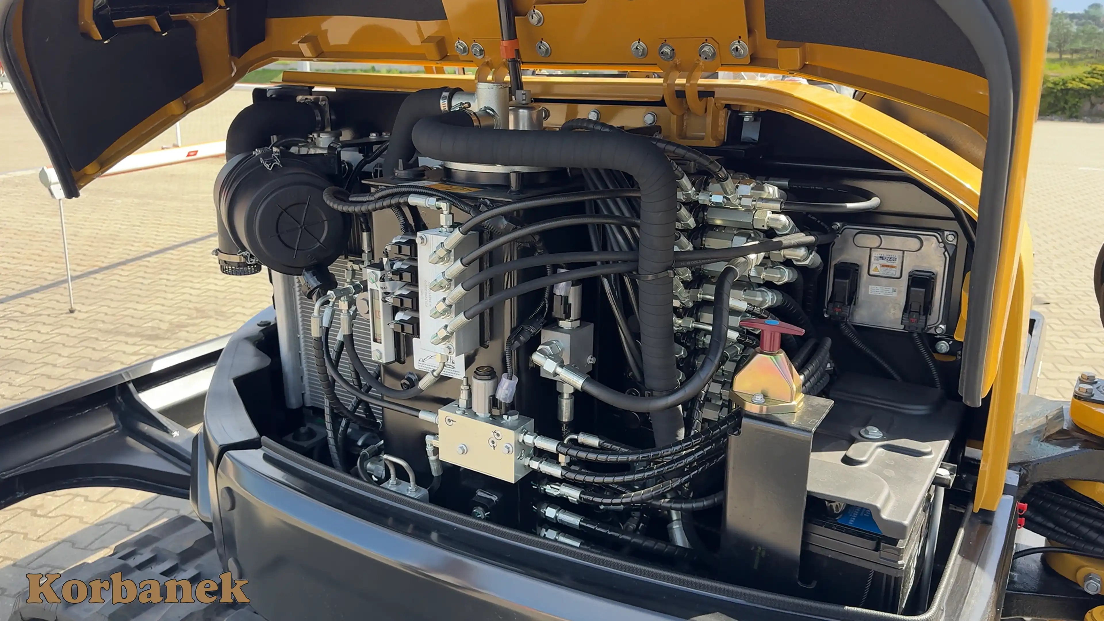 Silnik Kuboty w miniładowarce Lovol FR 55F-u ma moc 35 kW