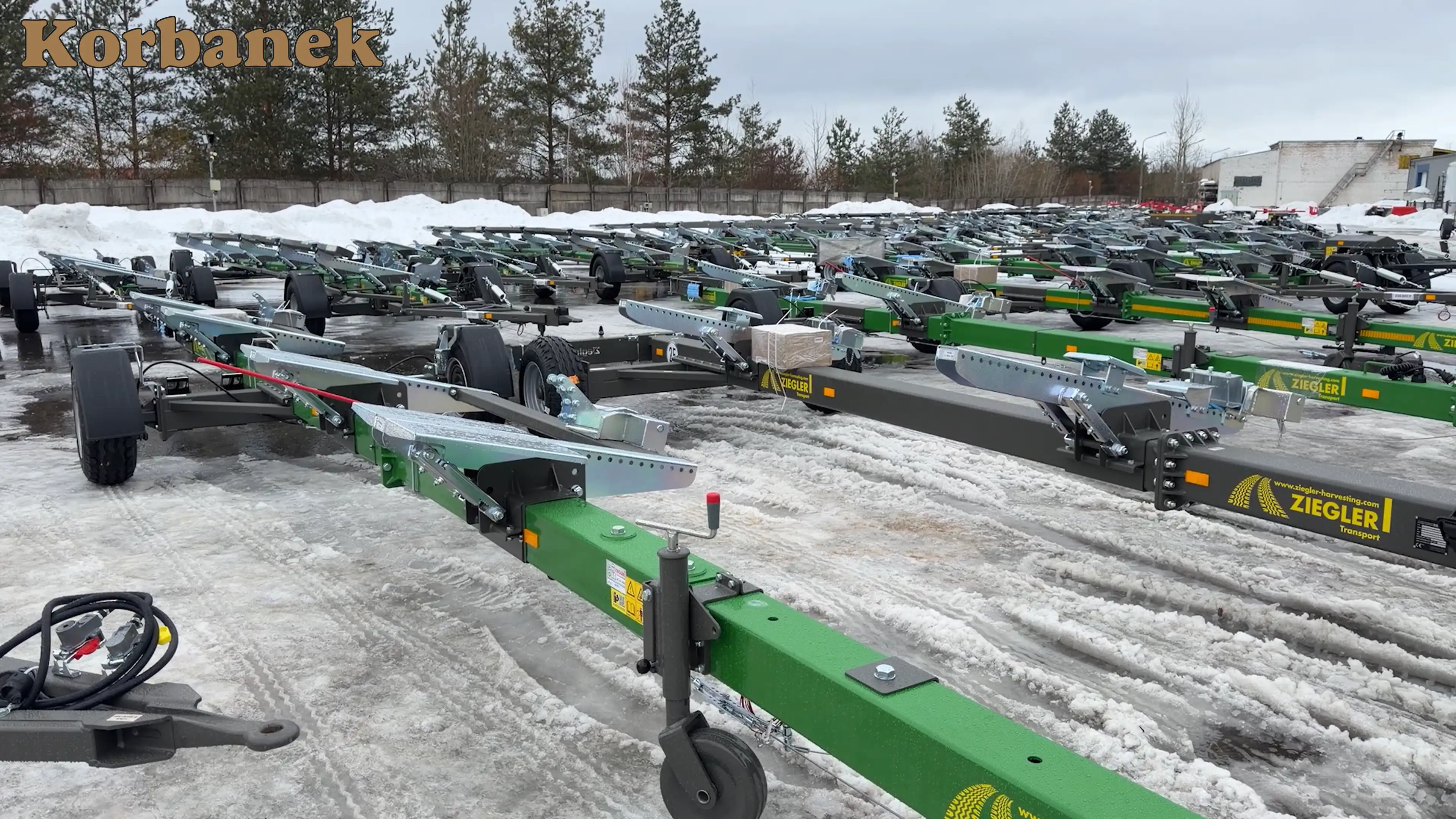 Ziegler produkuje również wózki trasportowe do hederów