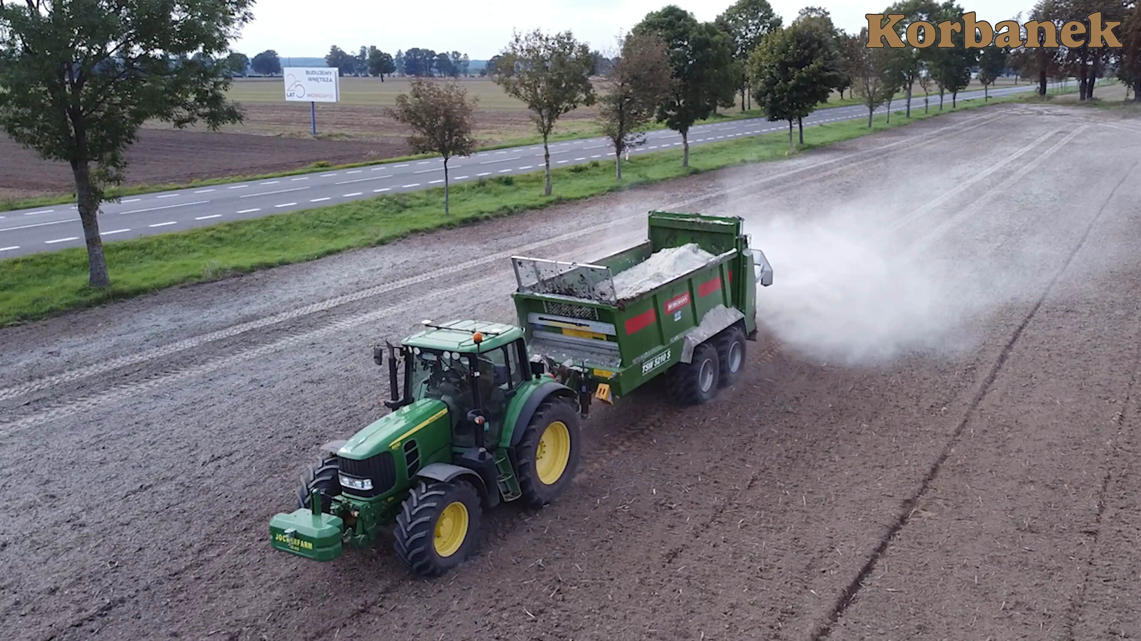 W modelu TSW 5210 S adapter rozdrabniający z walcami poziomymi, z hydraulicznie przestawianą zasuwą piętrzącą i prześwitem 1.500 mm znakomicie nadaje się do wszystkich rozrzucanych materiałów