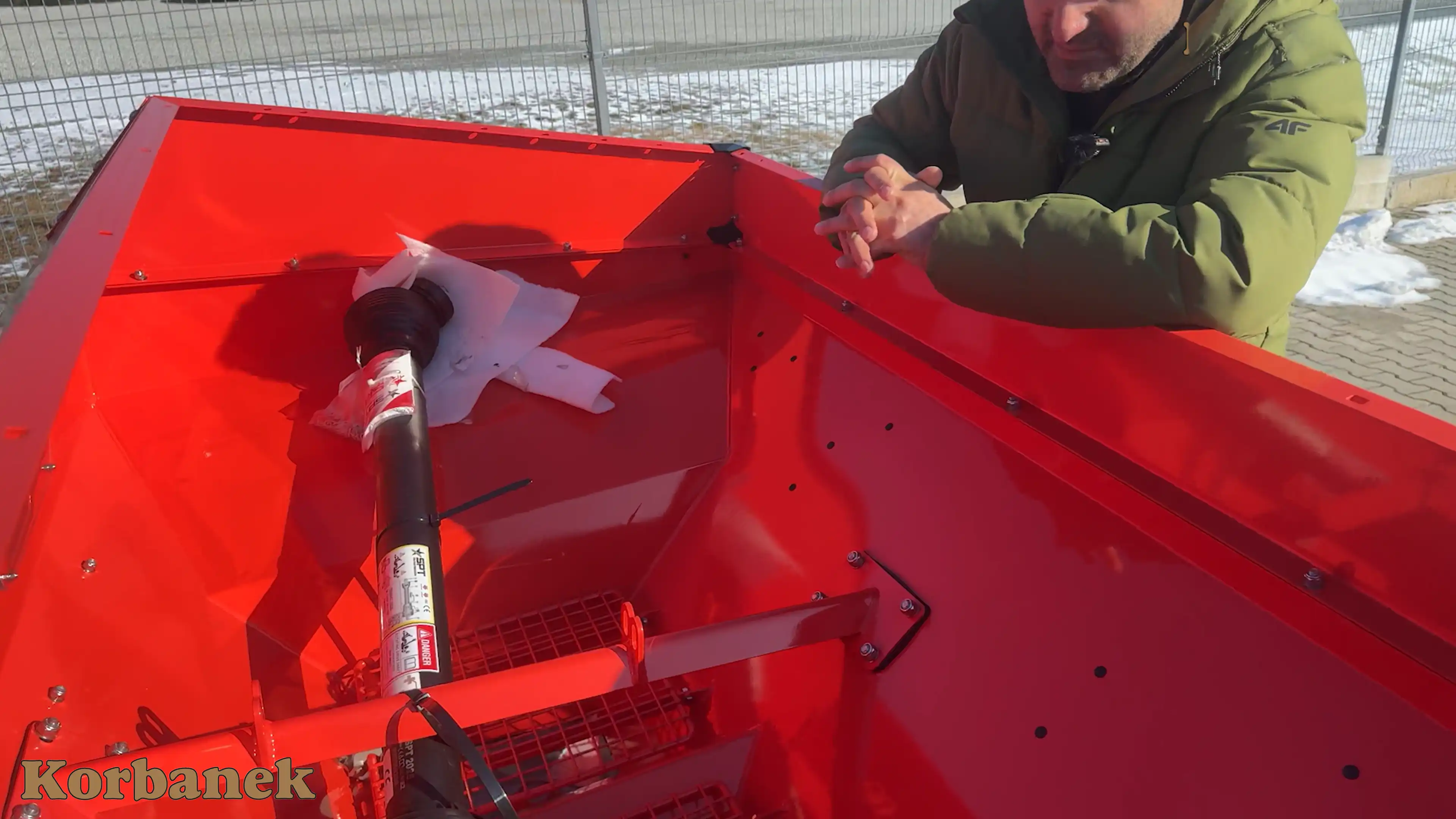 Rozsiewacze nawozów Gaspardo serii PRIMO są dostępne w pojemnościach od 1 270 litrów aż do 3 210 litrów.