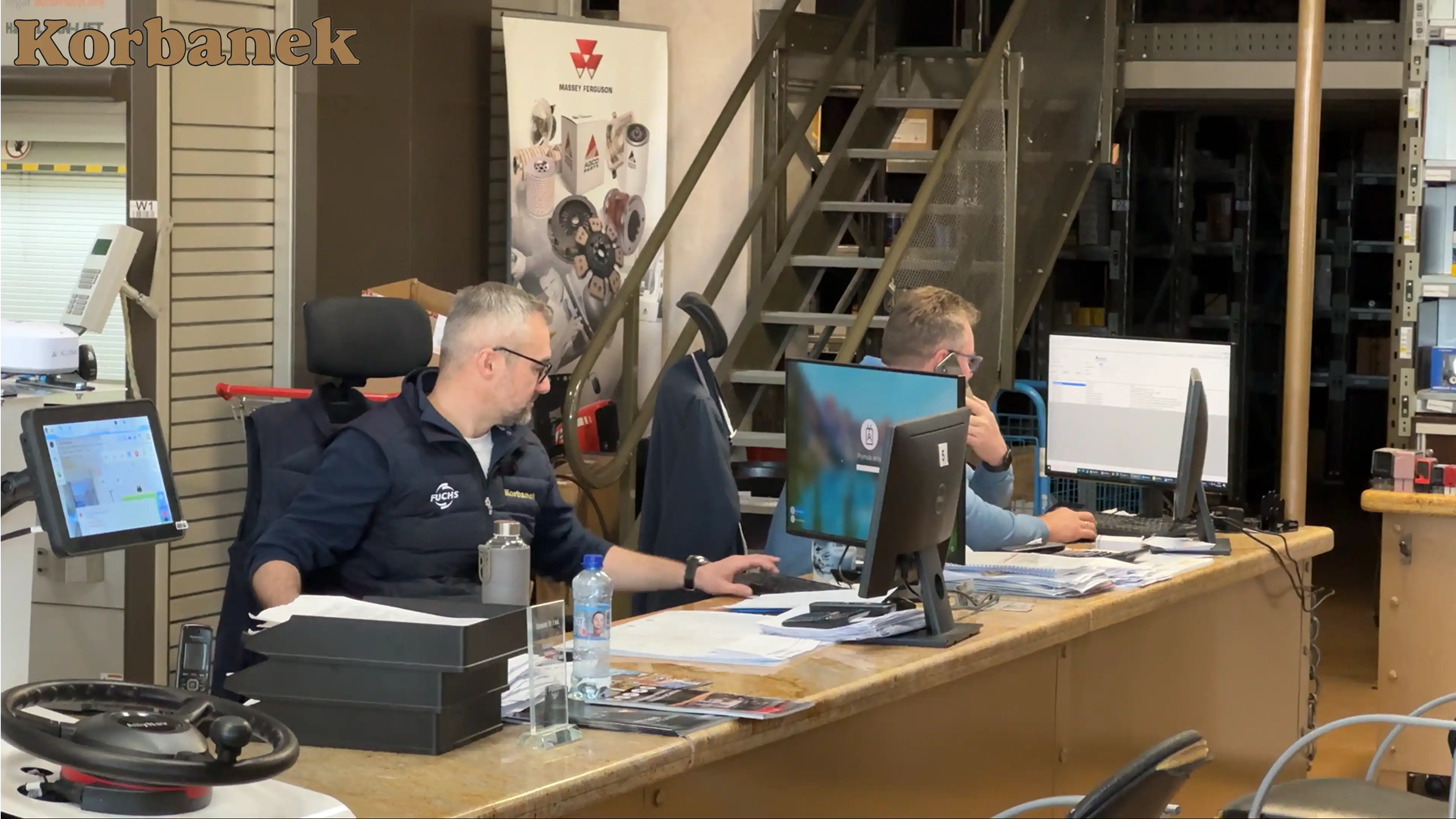 Nasi specjaliści służą pomocą  - potrafią dobrać części do wszystkich maszyn