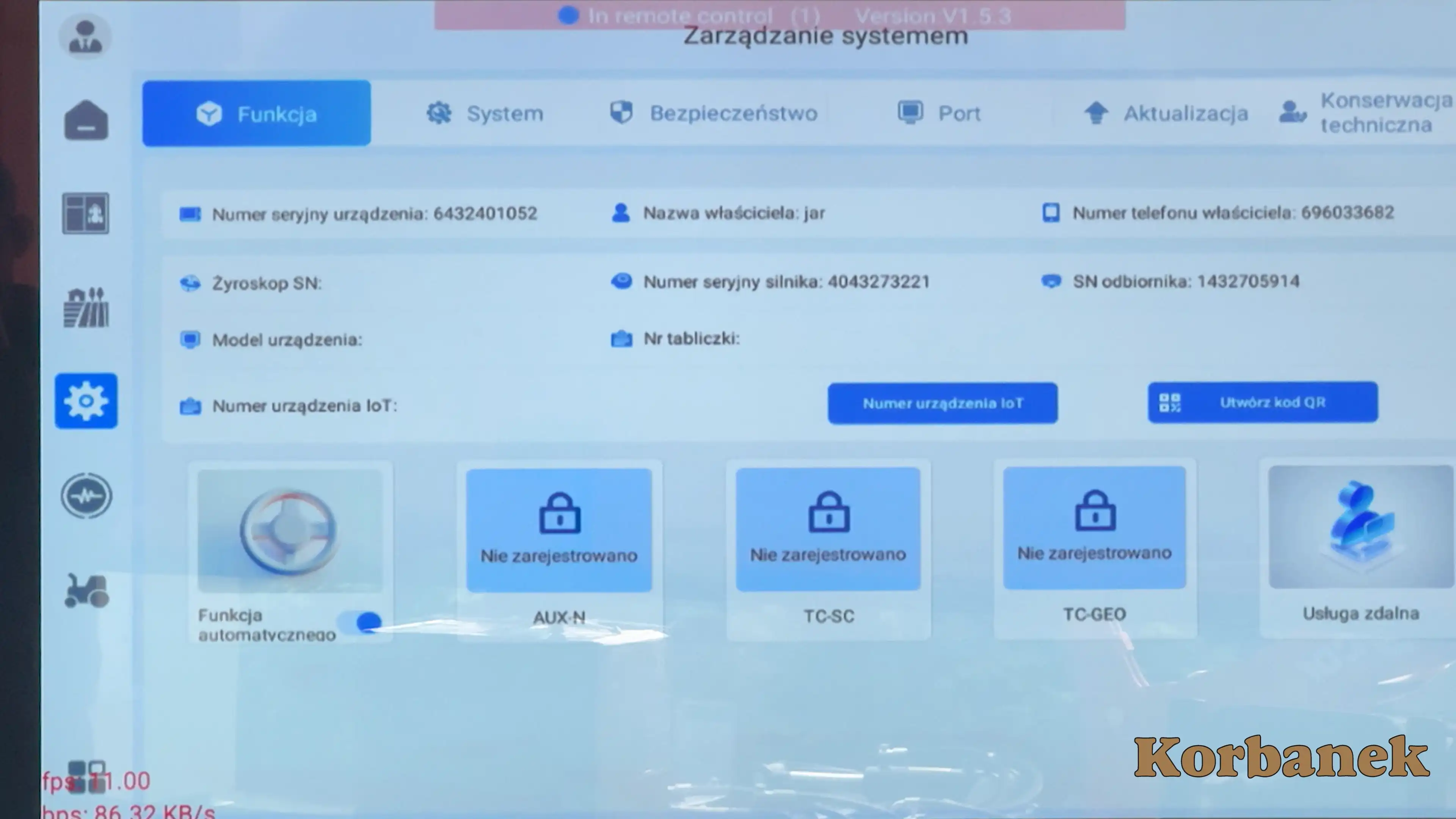 Ekran charakteryzuje się stopniem ochrony IP67, co zapewnia wysoką odporność na wodę