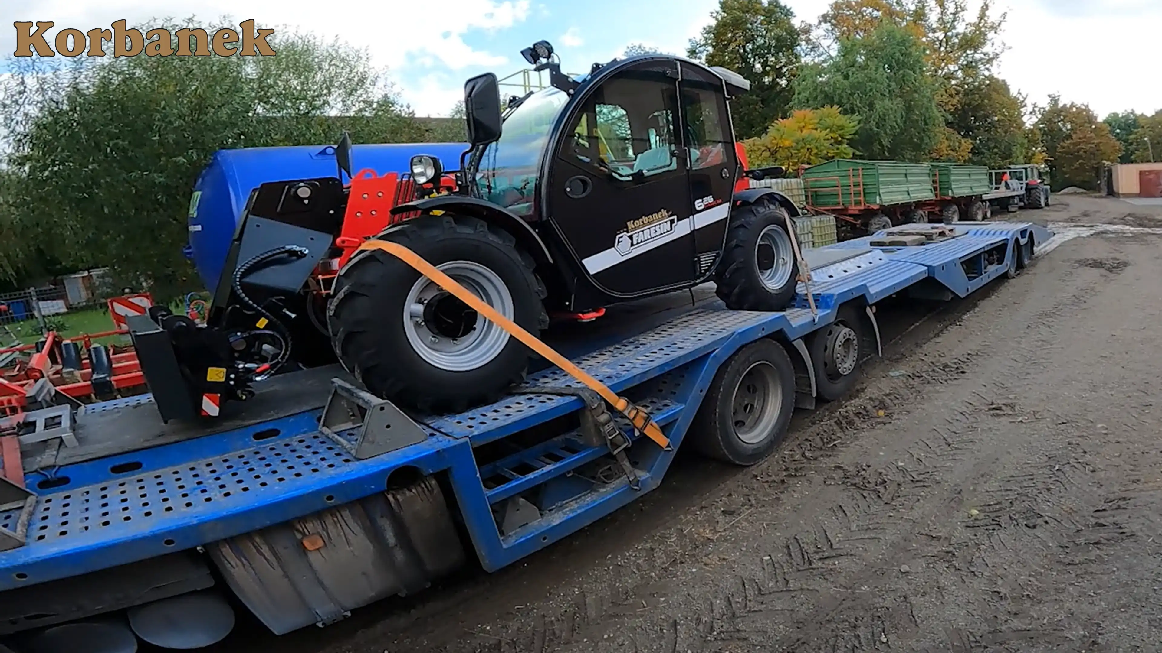 Pan Henryk i jego syn lubia czerwone maszyny, takie jak Faresin, wszystkie garażują Faresin 6.26 to już kolejna maszyna z Firmy Korbanek, którą dostarczył tutaj Piciu