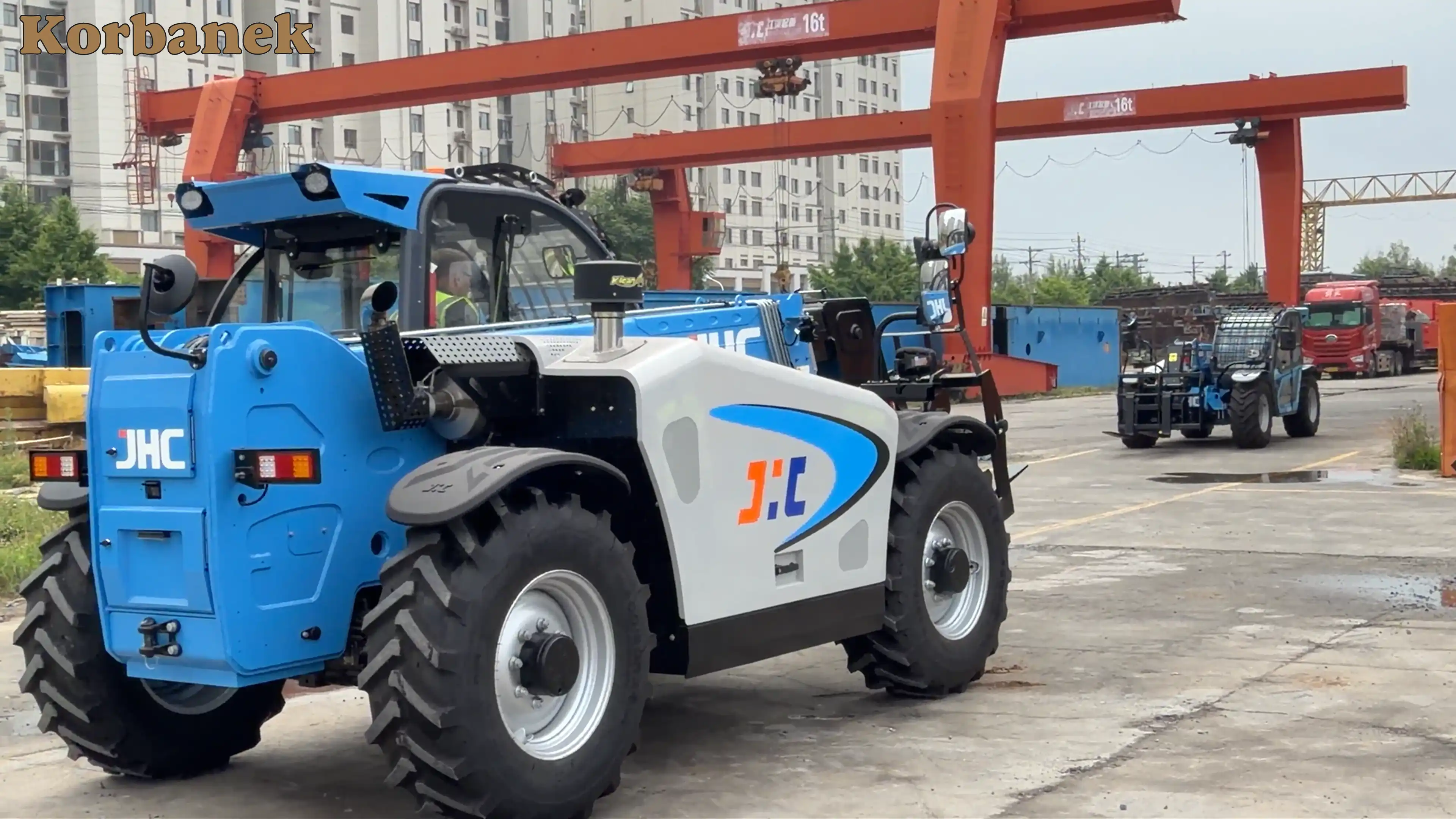 Firma Jianghe JHC została założona w 1992 roku i od początku swojej działalności koncentruje się na projektowaniu, badaniach oraz produkcji nowoczesnych maszyn specjalistycznych Ładowarki teleskopowe – nowoczesne maszyny produkowane przez firmę Jianghe, zaprojektowane z myślą o pracy w rolnictwie, budownictwie oraz przeładunku materiałów.