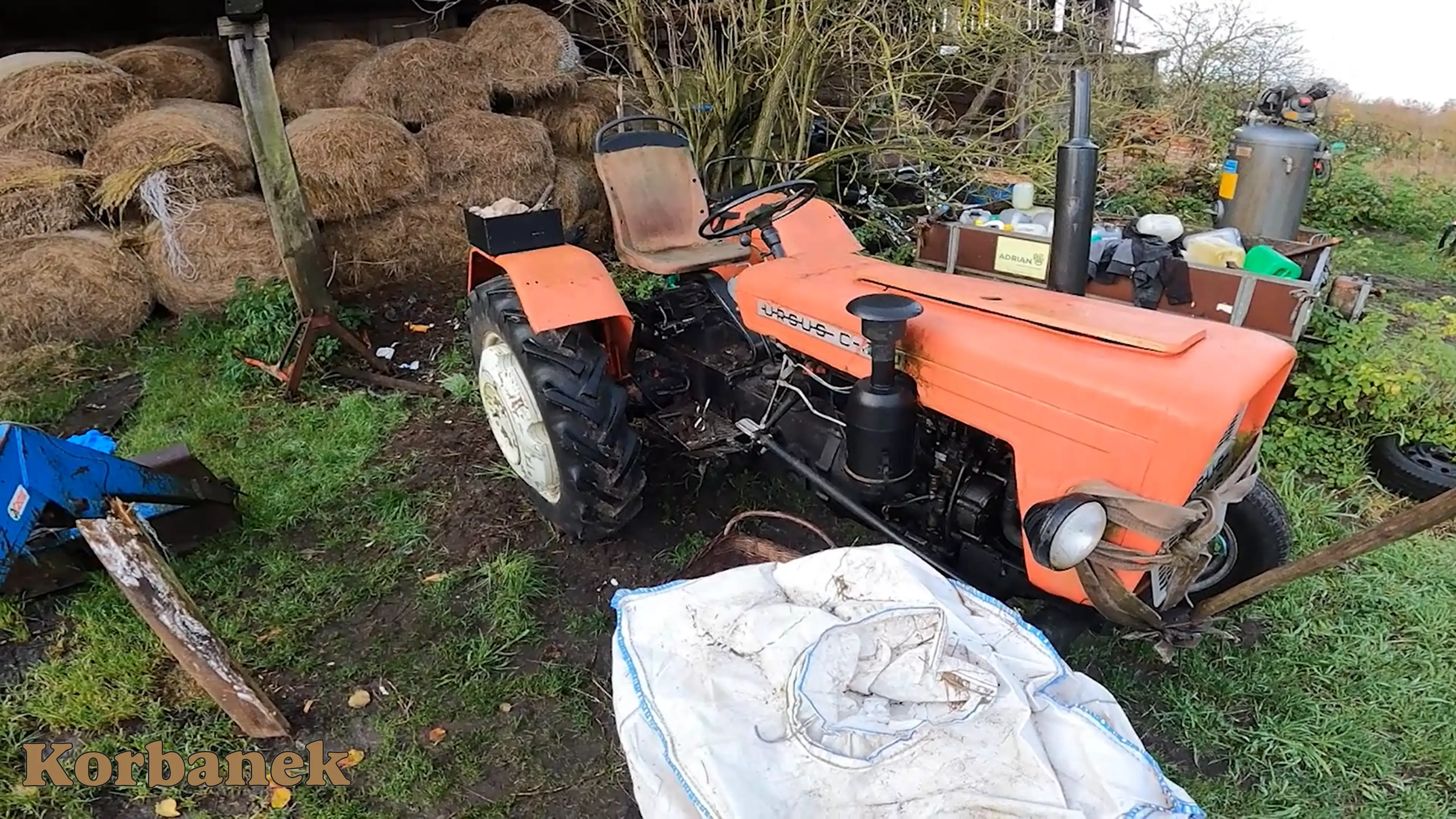 To niesamowity przeskok dla gospodarstwa z ciągników Ursus bez kabiny na nowego Arbosa 3055 Nowy Arbos zastąpi 2 wysłużone ciągniki Ursus na gospodarstwie Pana Andrzeja