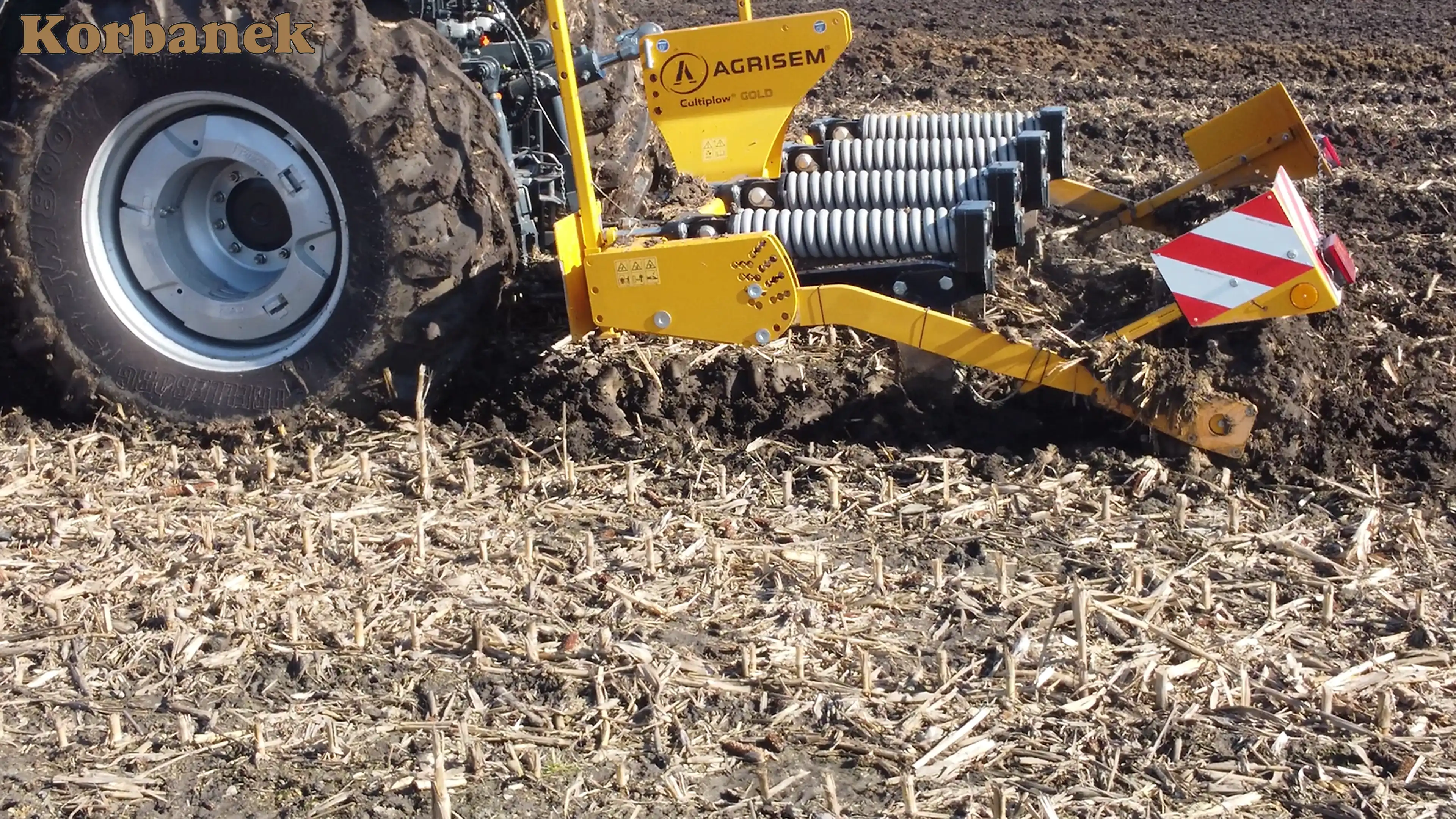 Spluchniacze gleby Agrisem CULTIPLOW oraz COMBIPLOW zostały wyposażone w opatentowane ostrza Agrisem z odsuniętą poprzecznie końcówką, które spulchniają glebę na całej szerokości roboczej bez zakłócania struktury gleby