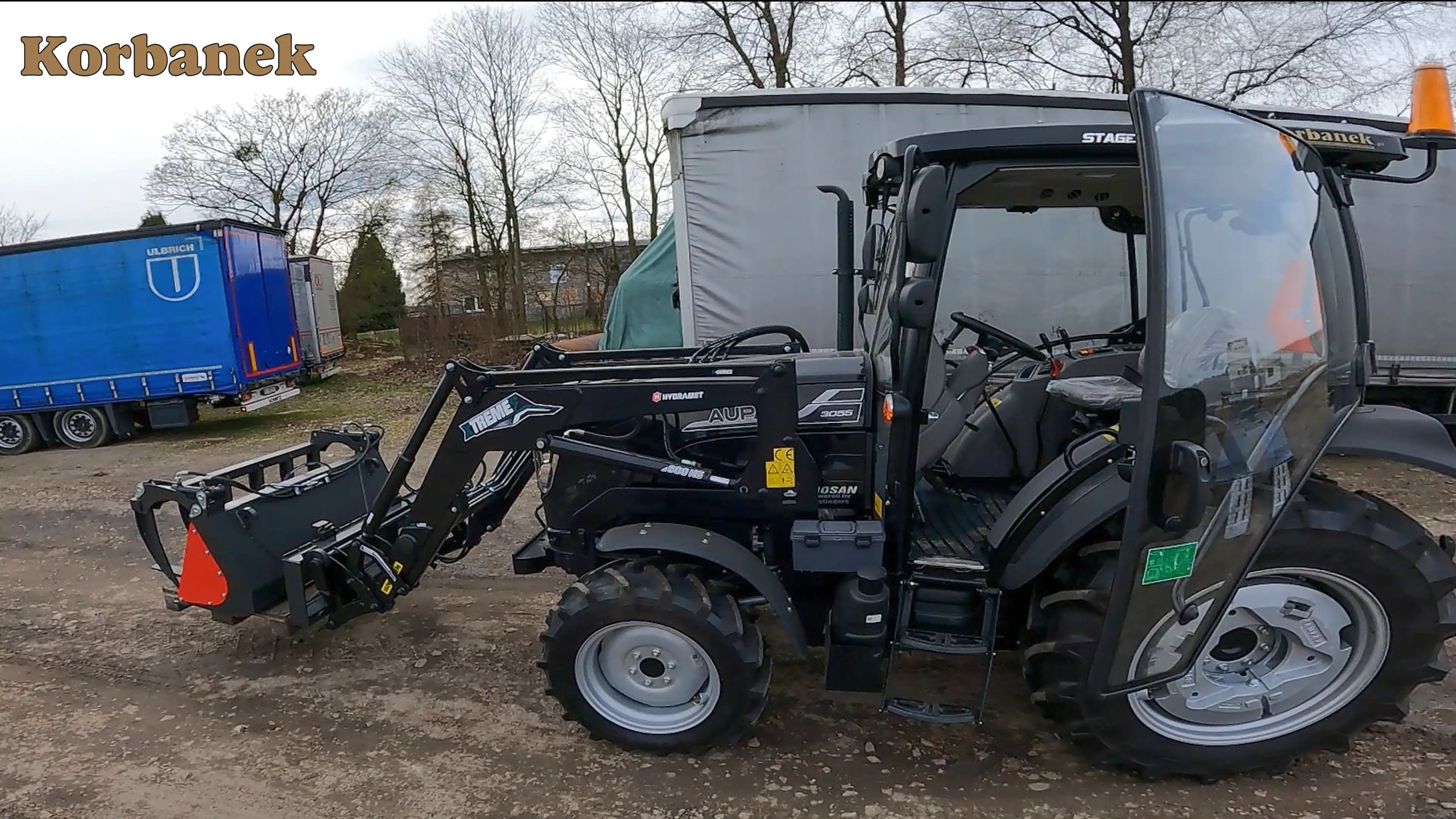 Ciągnik Aupax 3055 to pojazd charakteryzujący się wszechstronnością i prostotą