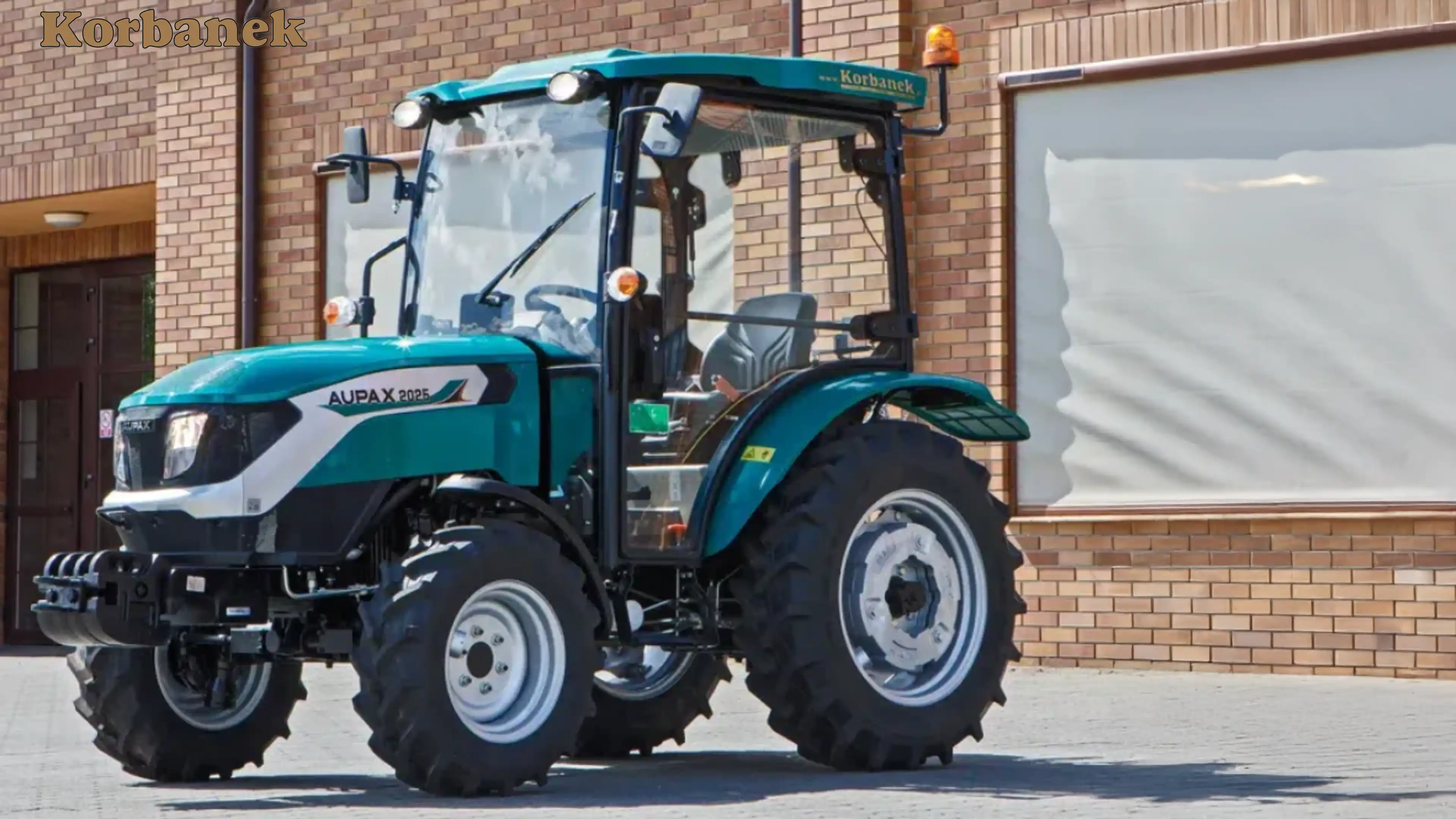 W zależności od potrzeby maszyna jest dostępna w wersji z kabiną lub bez kabiny