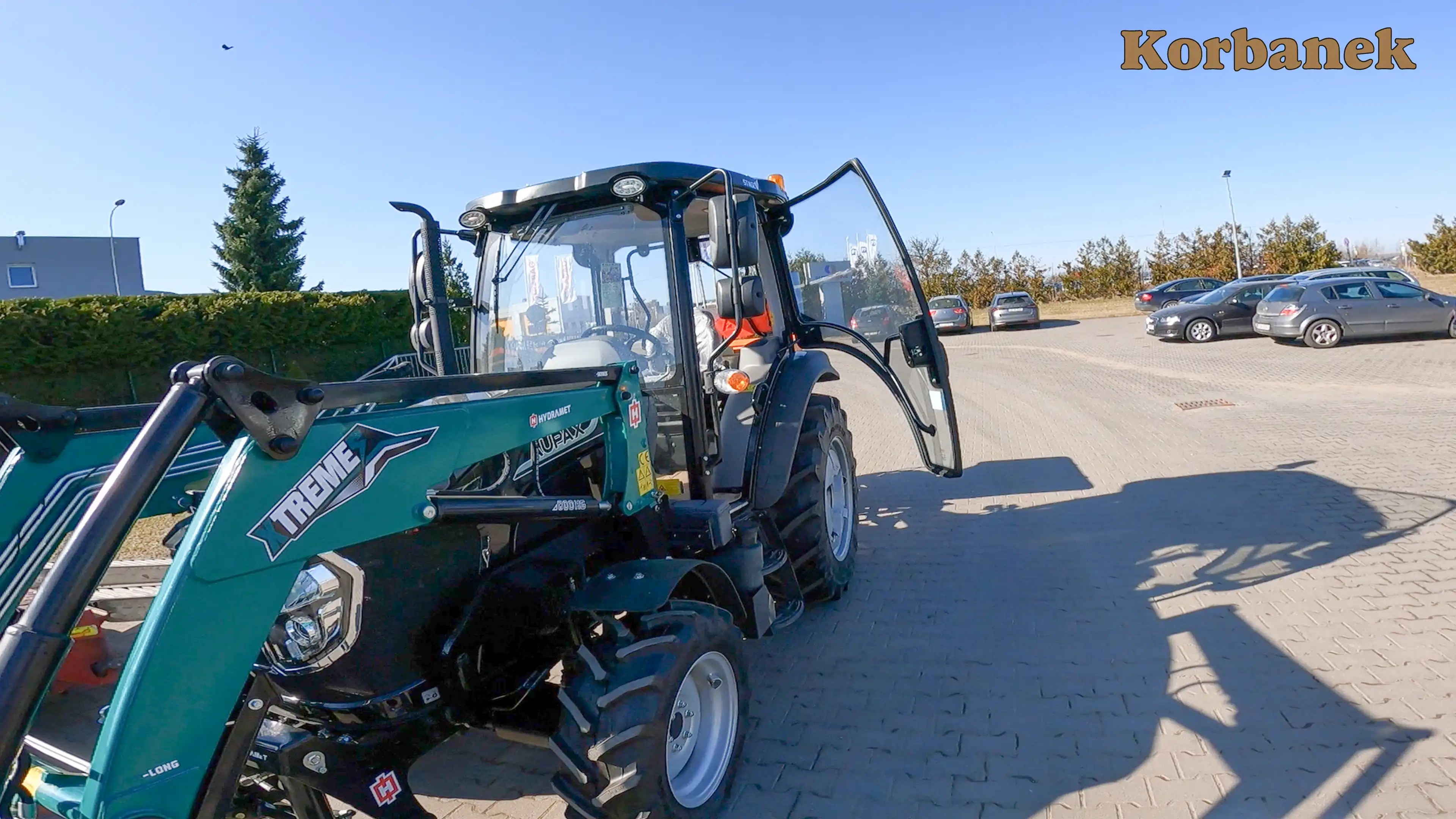 Ciągnik Aupax 3055 to pojazd charakteryzujący się wszechstronnością i prostotą