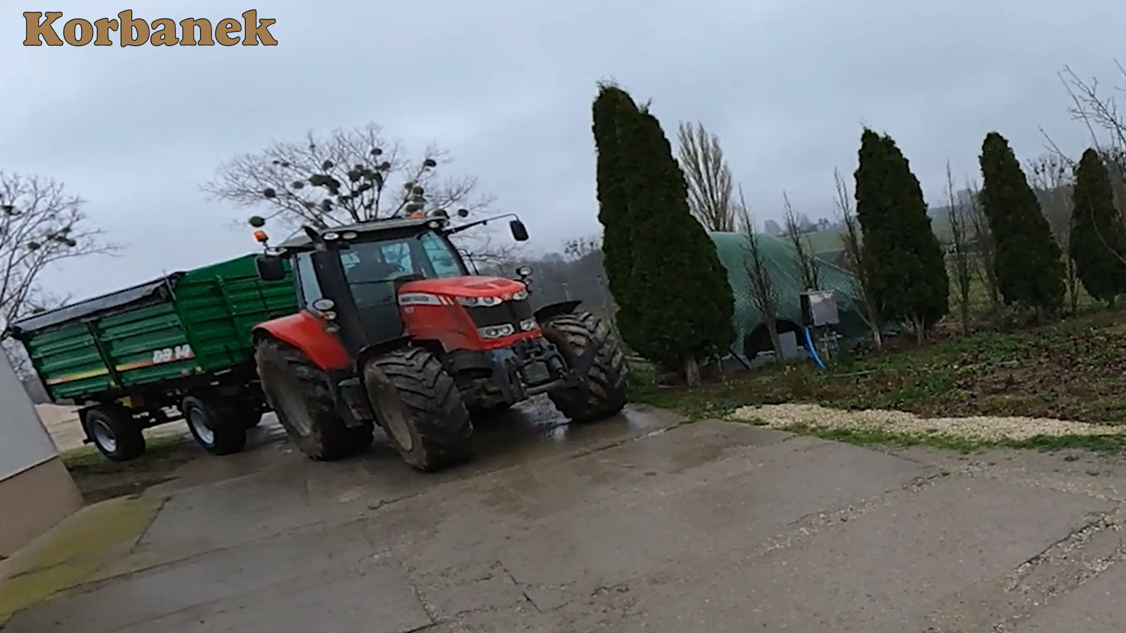 Przyczepy wywrotki typu DB to doskonałe rozwiązanie dla transportu produktów rolnych, w szczególności zbóż i materiałów sypkich. Seria DB od Metaltech to przyczepy o tonażu od 6 do 20 ton, te największe występują w wersji 3-osiowej.