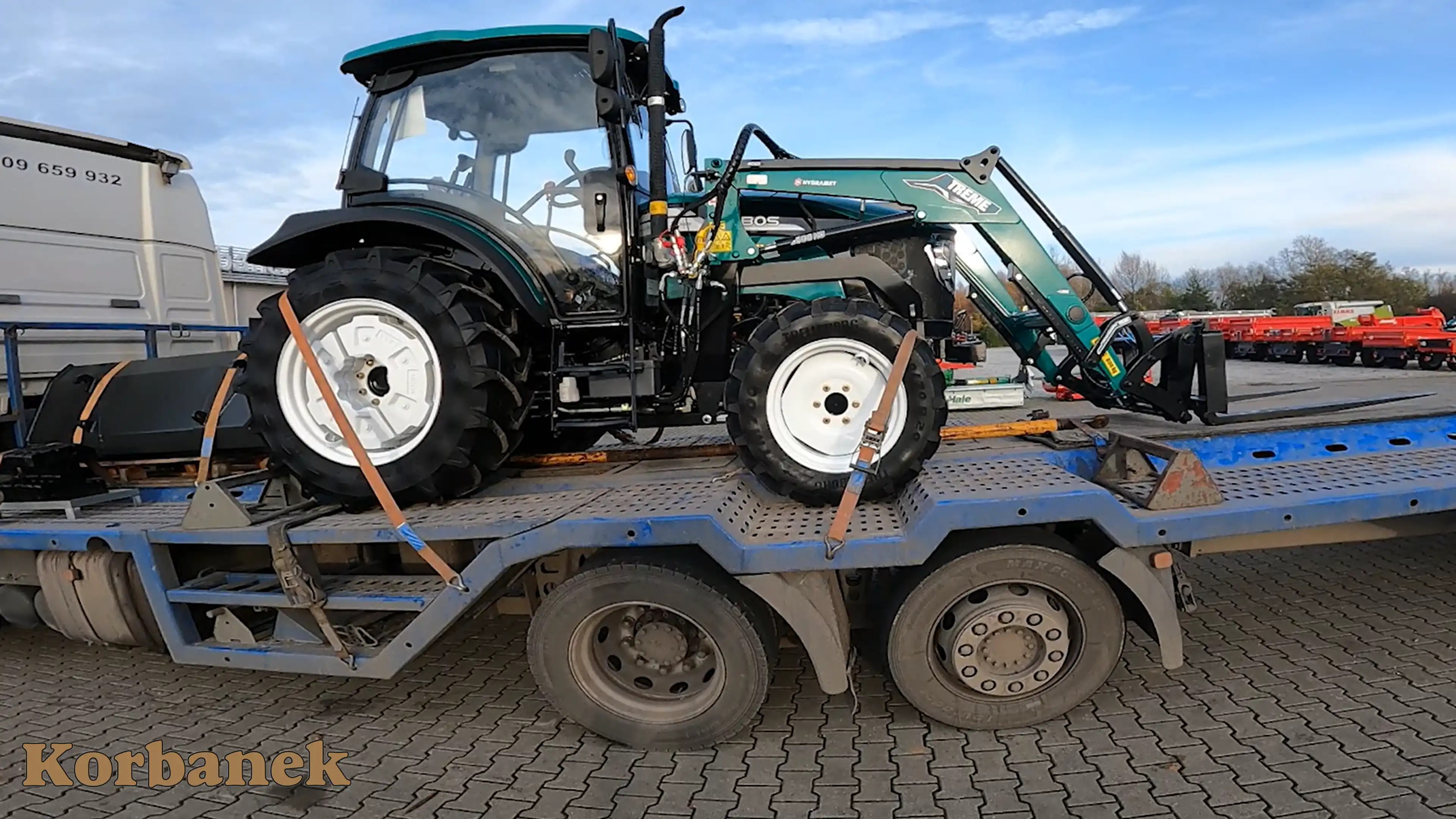 Ciągnik Arbos 3055 to pojazd charakteryzujący się wszechstronnością i prostotą.