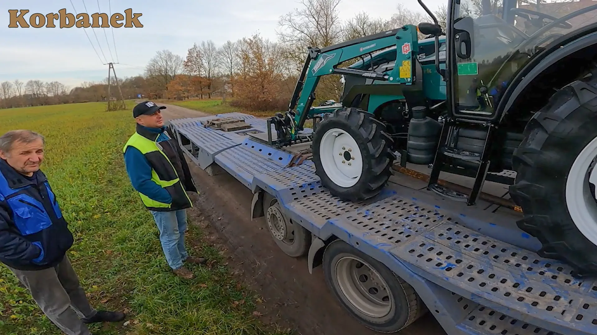 Pan Andrzej, tu na zdjęciu razem z synem - zakupił ciągnik Arbos 3055 z ładowaczem Hydramet i 7-letnią gwarancją