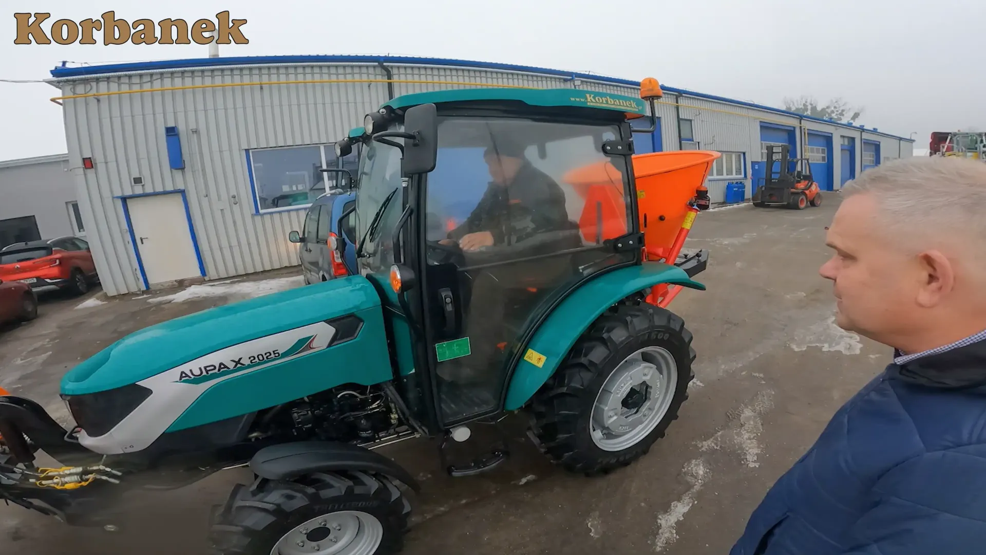 Nowy nabytek w firmie zajmującej się robotami drogowymi i budowlanymi w Gostynienie Aupax 2025 z osprzętem