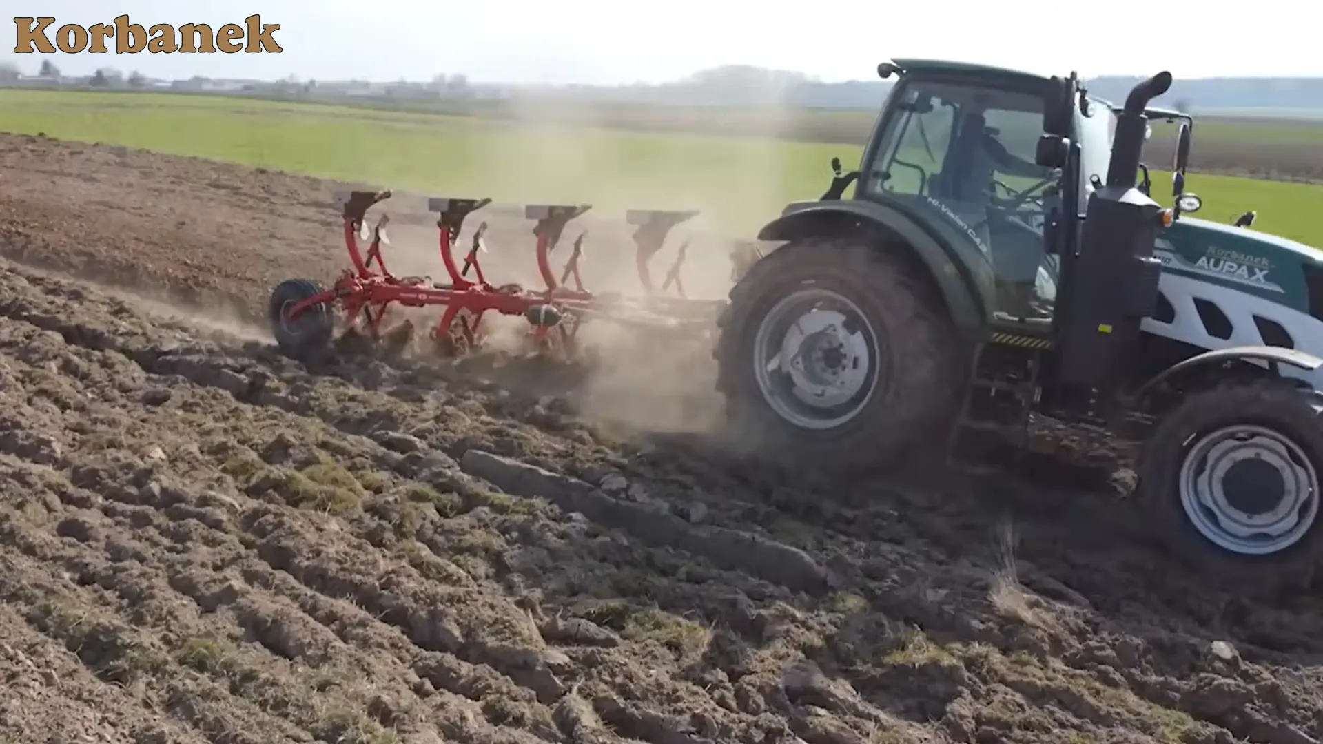 Orka pługiem Gregoire Besson i ciągnikiem Aupax