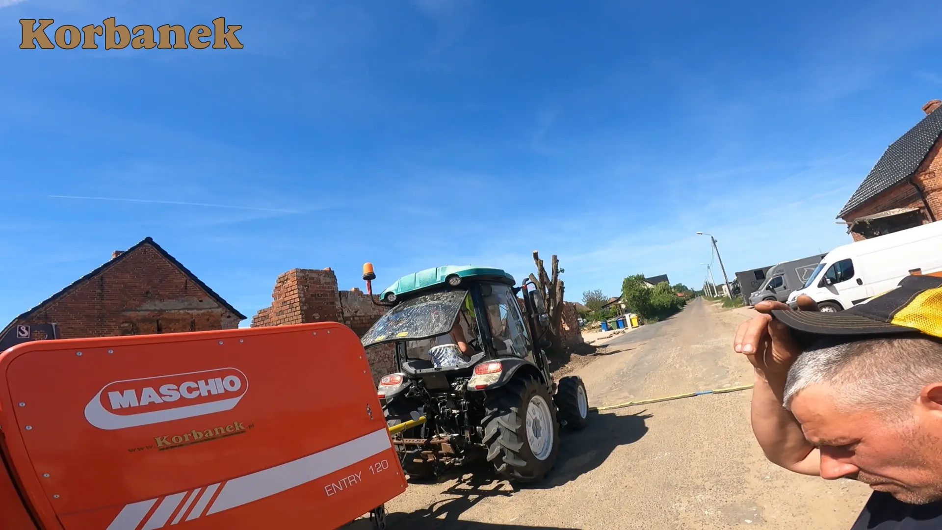 Klient i jego nowy nabytek prasa Maschio Entry 120