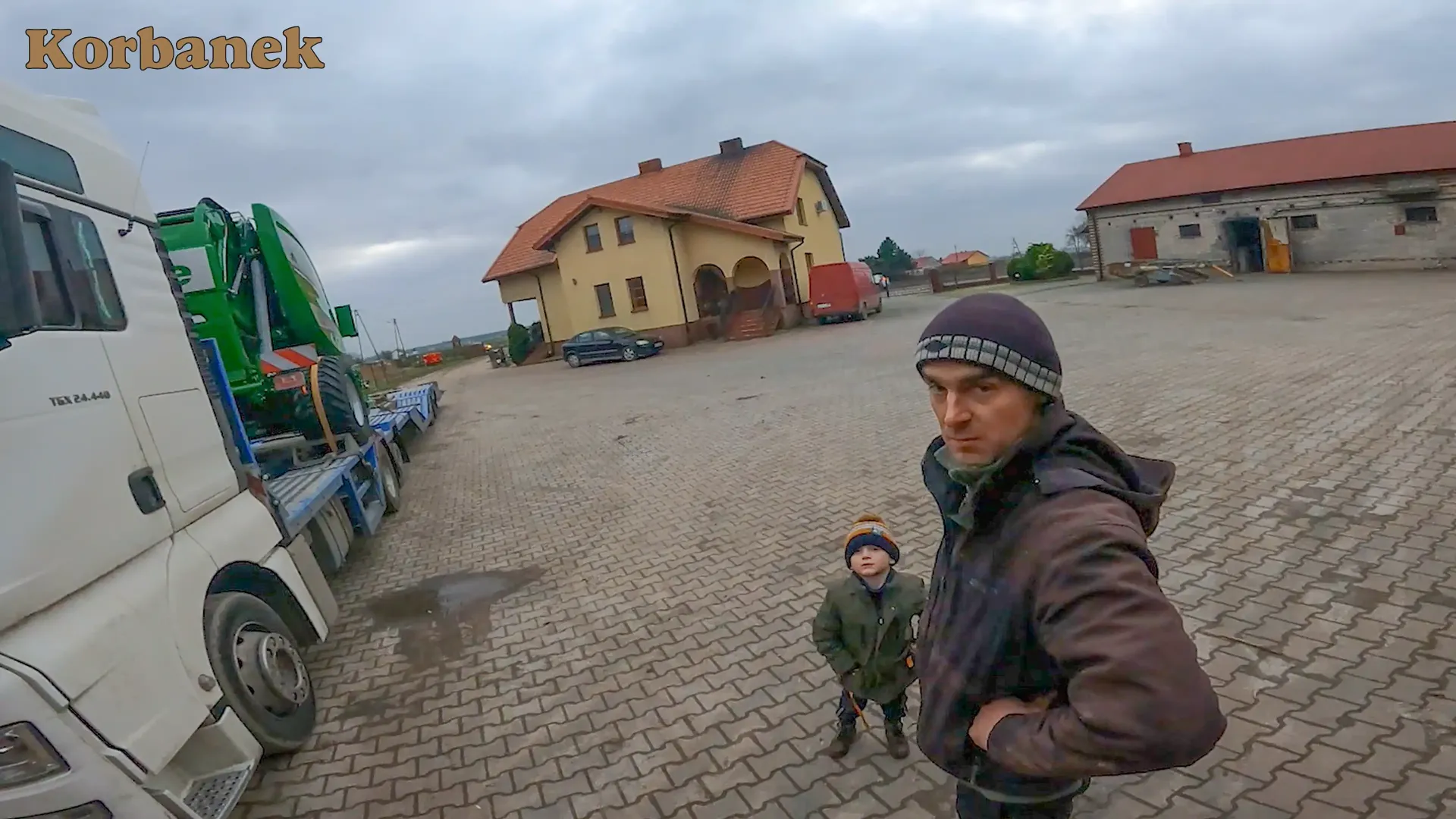 Gospodarz z miejscowośc Stefanów zajmuje się hodowlą bydła i produkcją warzyw - zakupił prasę Mchale V6 od Korbanek