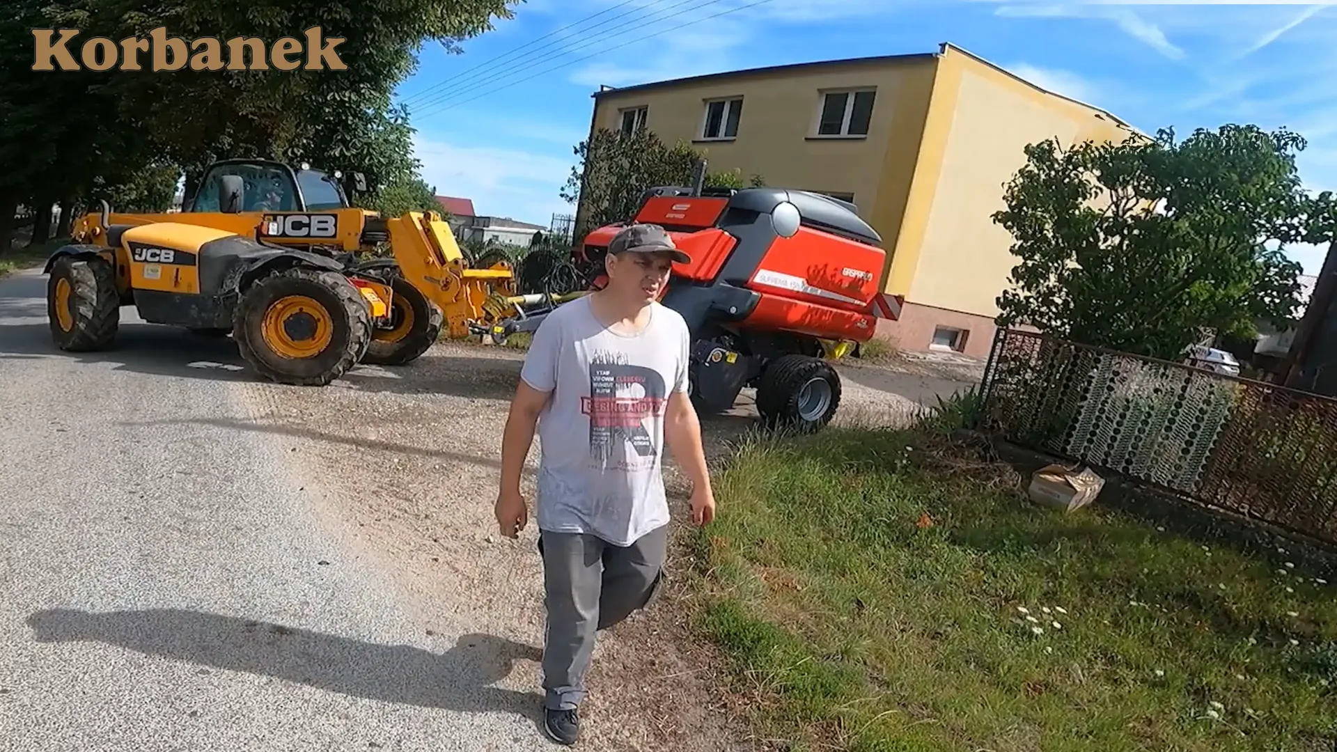 Pan Łukasz  - klient z miejscowości Mokre zdecydował się tuż przed żniwami na zakup prasy Machio Extreme 165 HTC od Korbanek